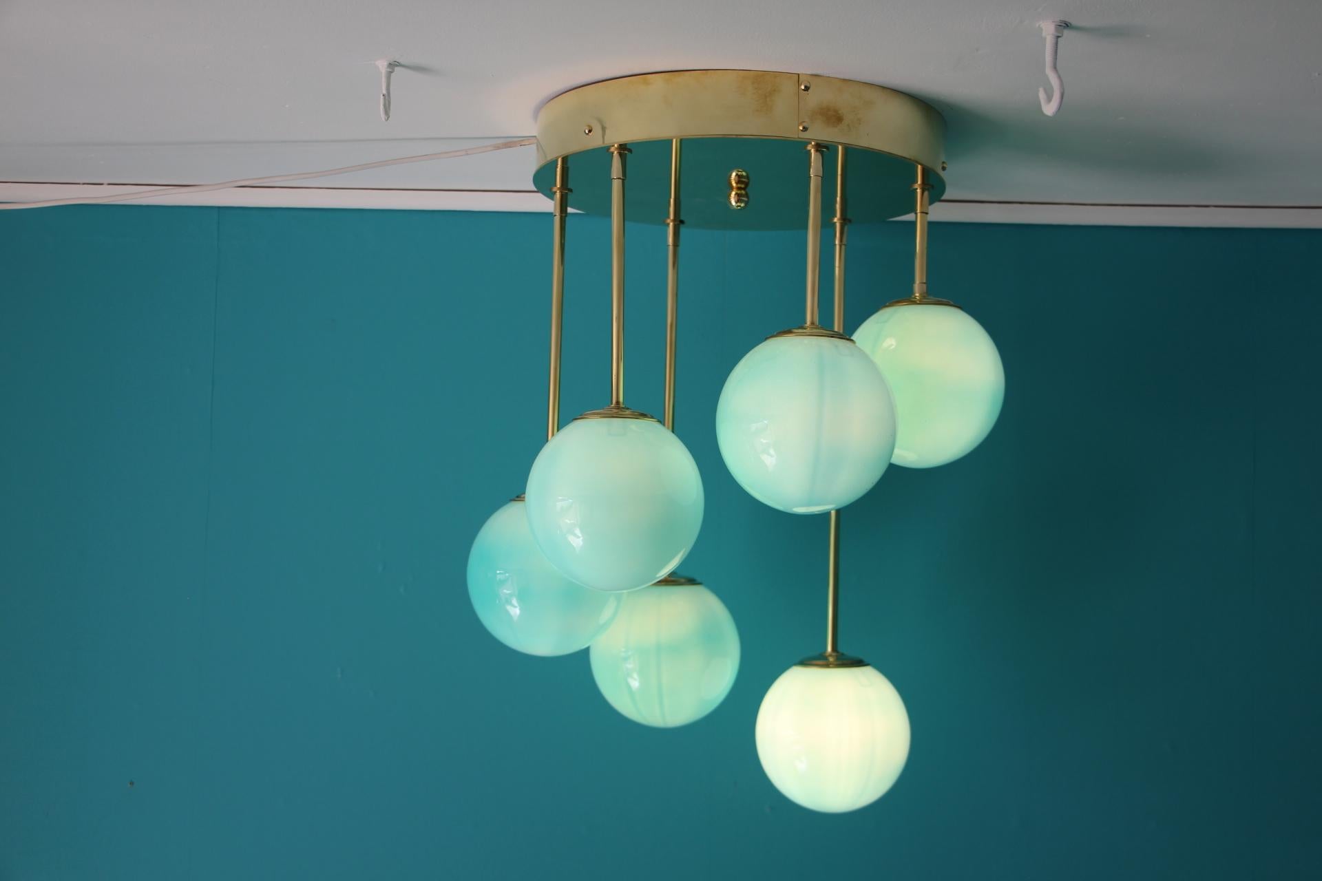 Contemporary Short Midcentury Chandelier in Brass and Turquoise Blue 6 Murano Glass Globes For Sale