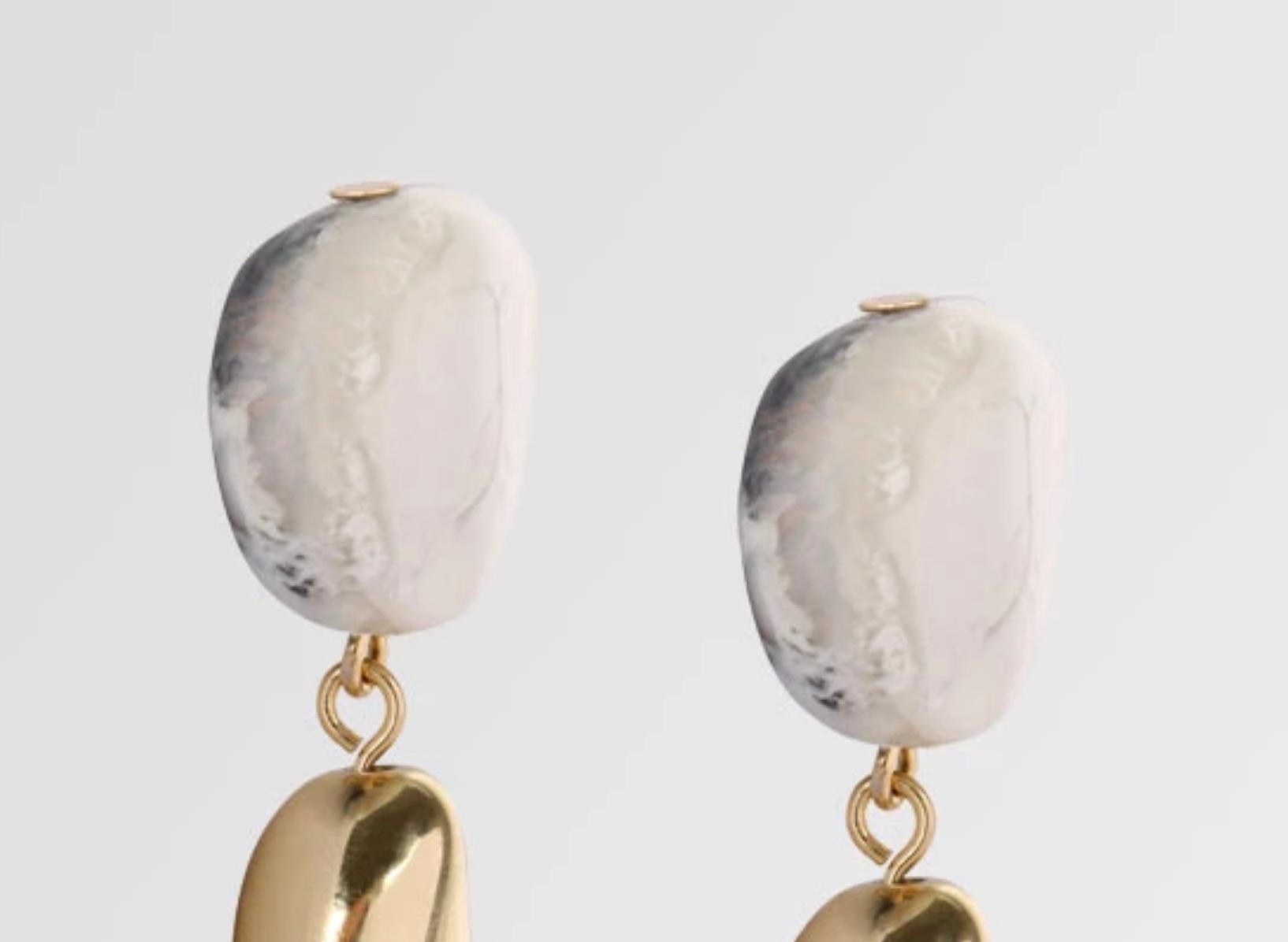 Contemporary Resin and Brass Short Mineral Drop Earrings in Sandy Pearl For Sale