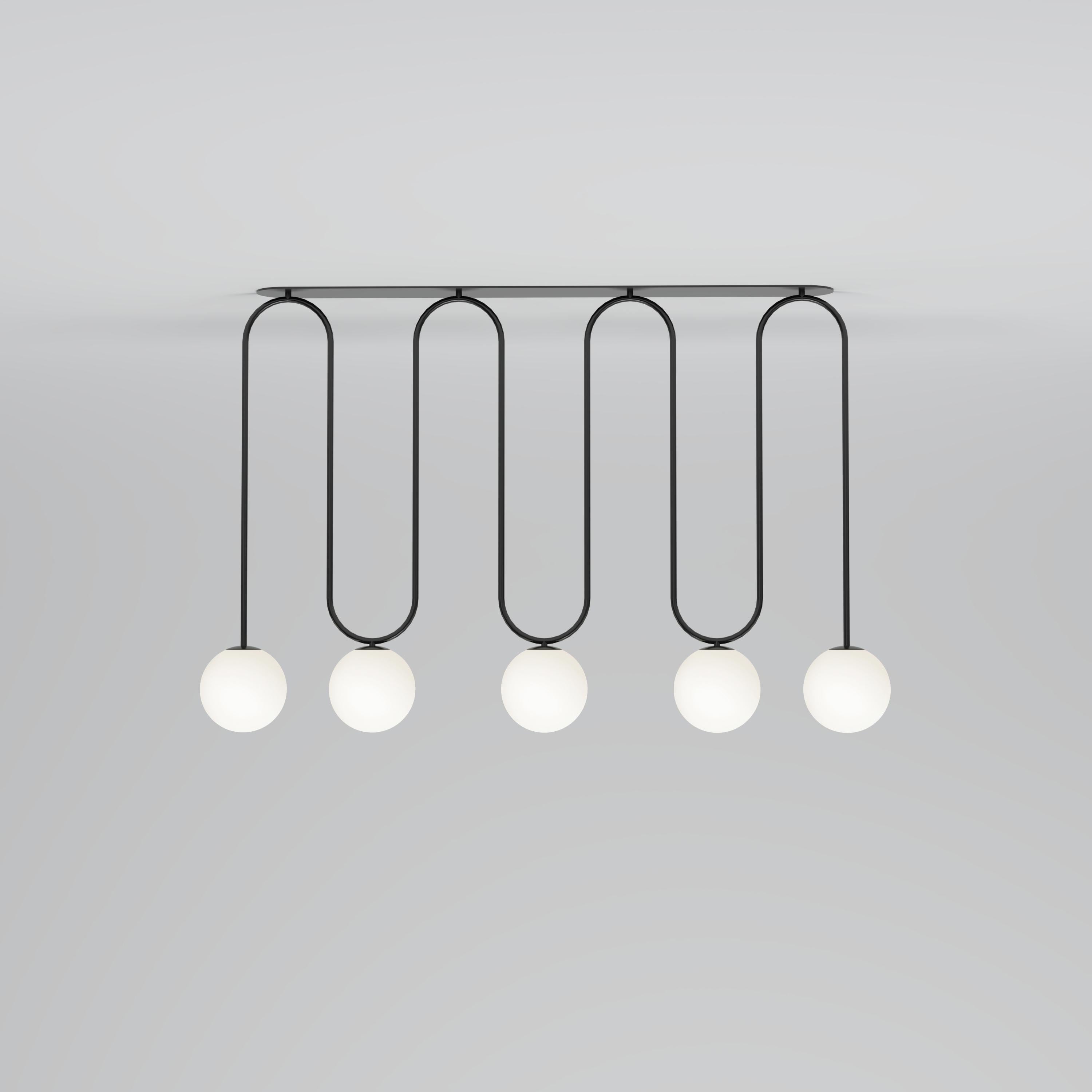 Plafonnier Short Motive par Atelier Areti
Dimensions : D 13,5 x L 94,5 x H 68,4 cm.
MATERIAL : Métal noir revêtu de poudre, verre blanc.

Disponible en blanc, noir, couleur ou laiton.

Toutes nos lampes peuvent être câblées en fonction de chaque