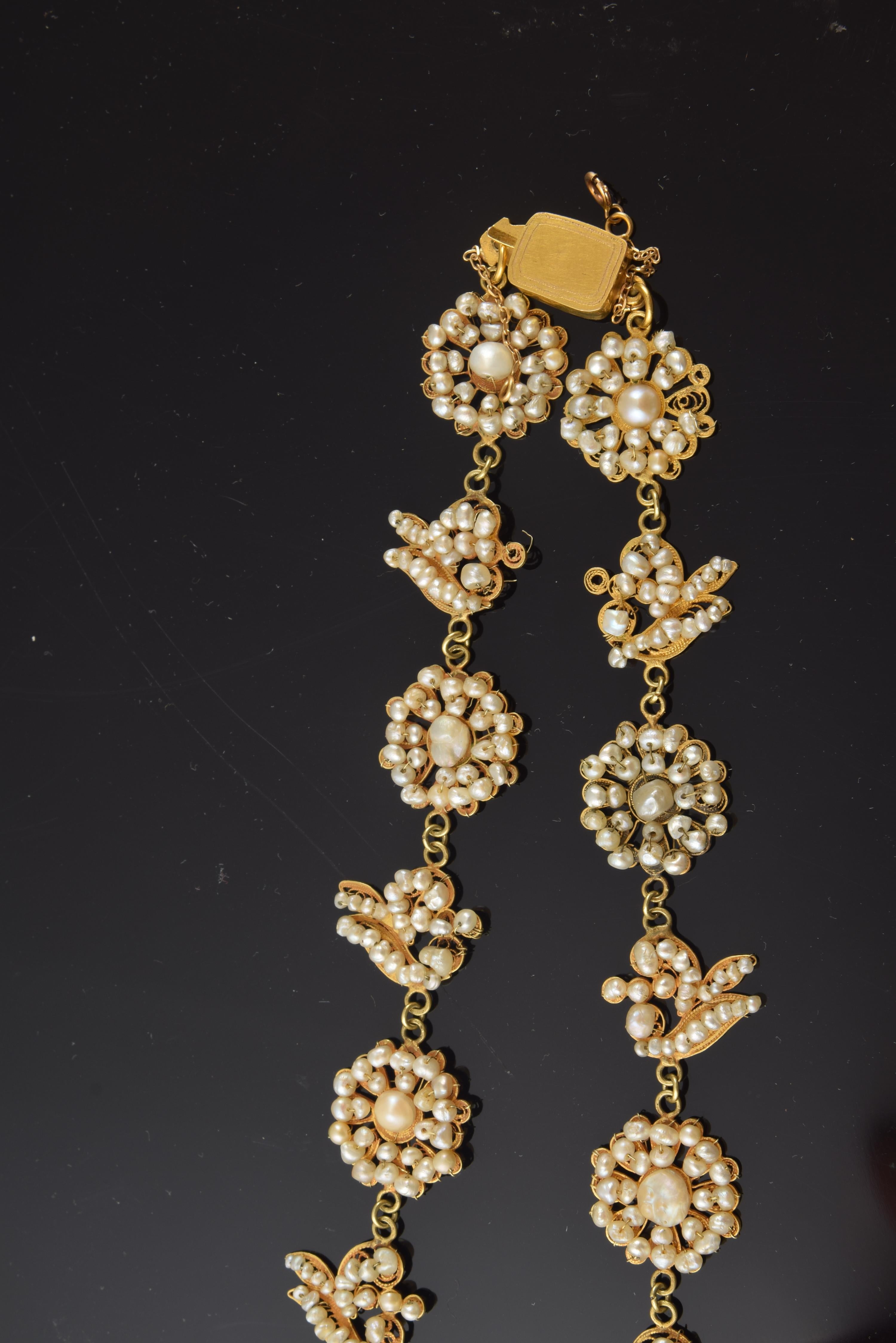 Short Necklace 'Choker' pearls 'aljófares', Gold '14-Karat' In Good Condition In Madrid, ES