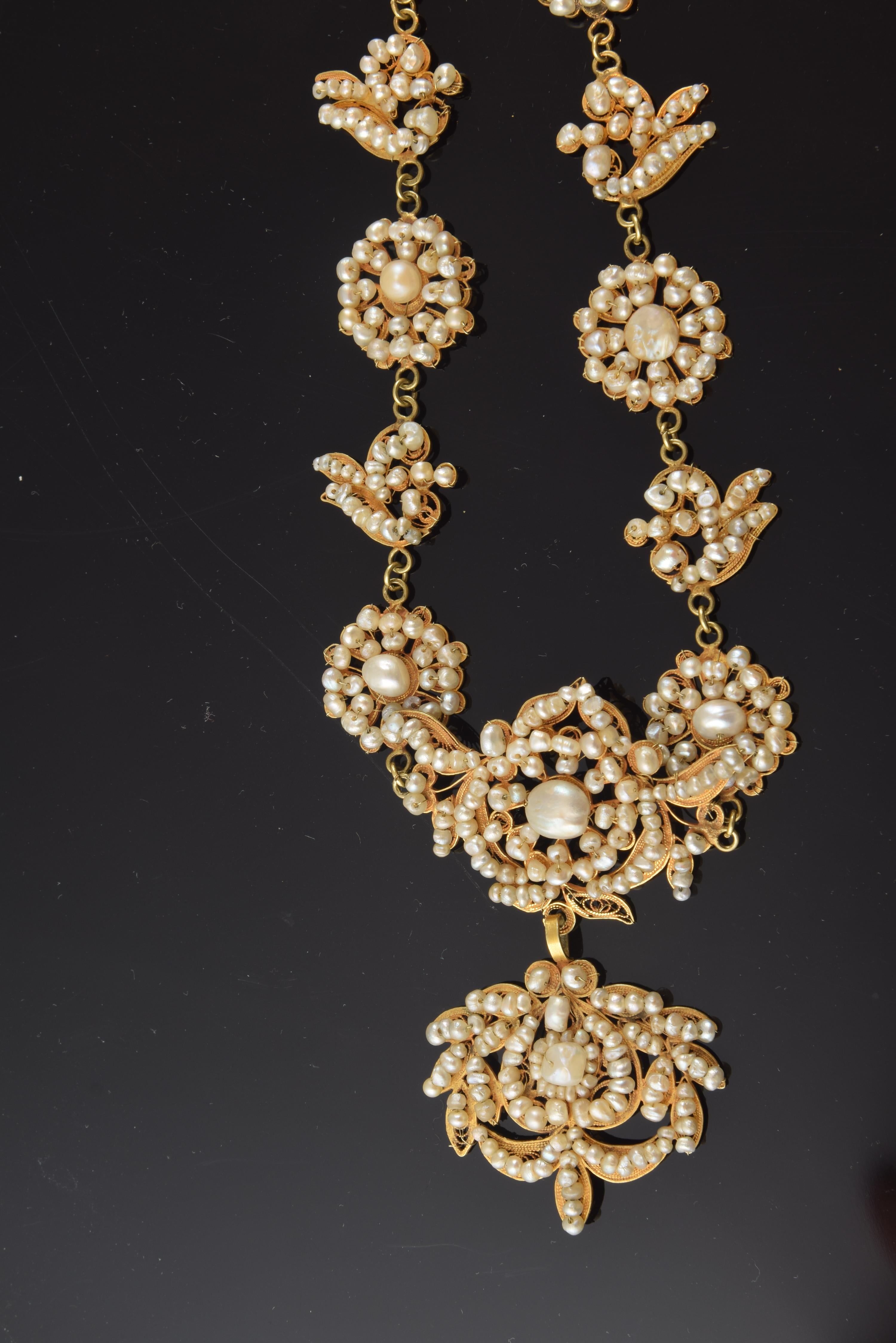 19th Century Short Necklace 'Choker' pearls 'aljófares', Gold '14-Karat'