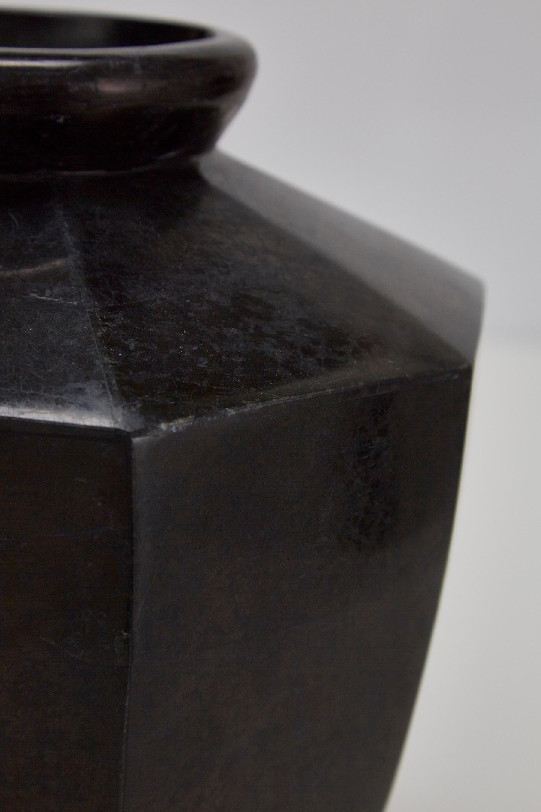 Short Octagonal Vase in Tessellated Black Stone, 1990s For Sale 3