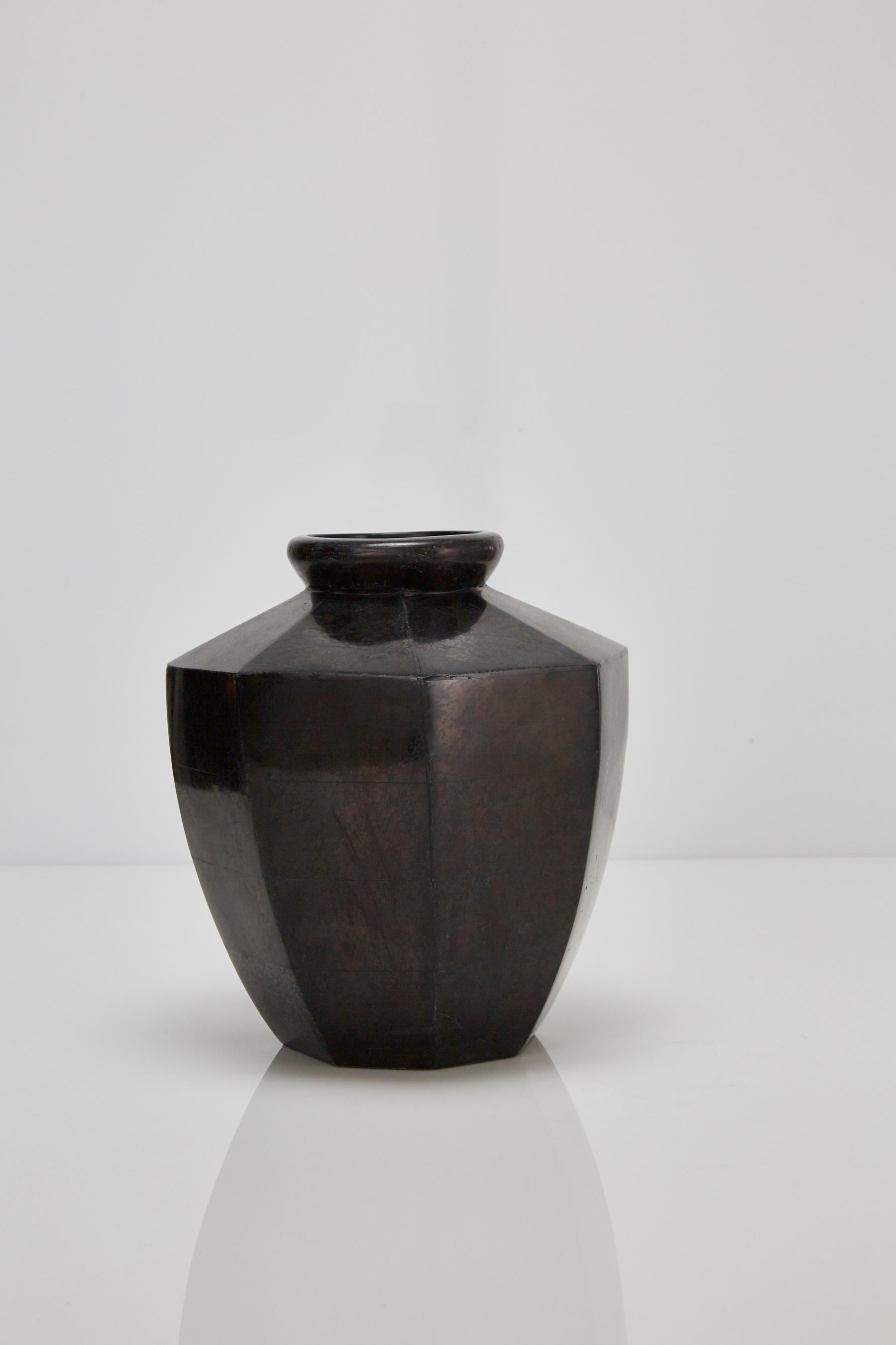Philippine Short Octagonal Vase in Tessellated Black Stone, 1990s For Sale