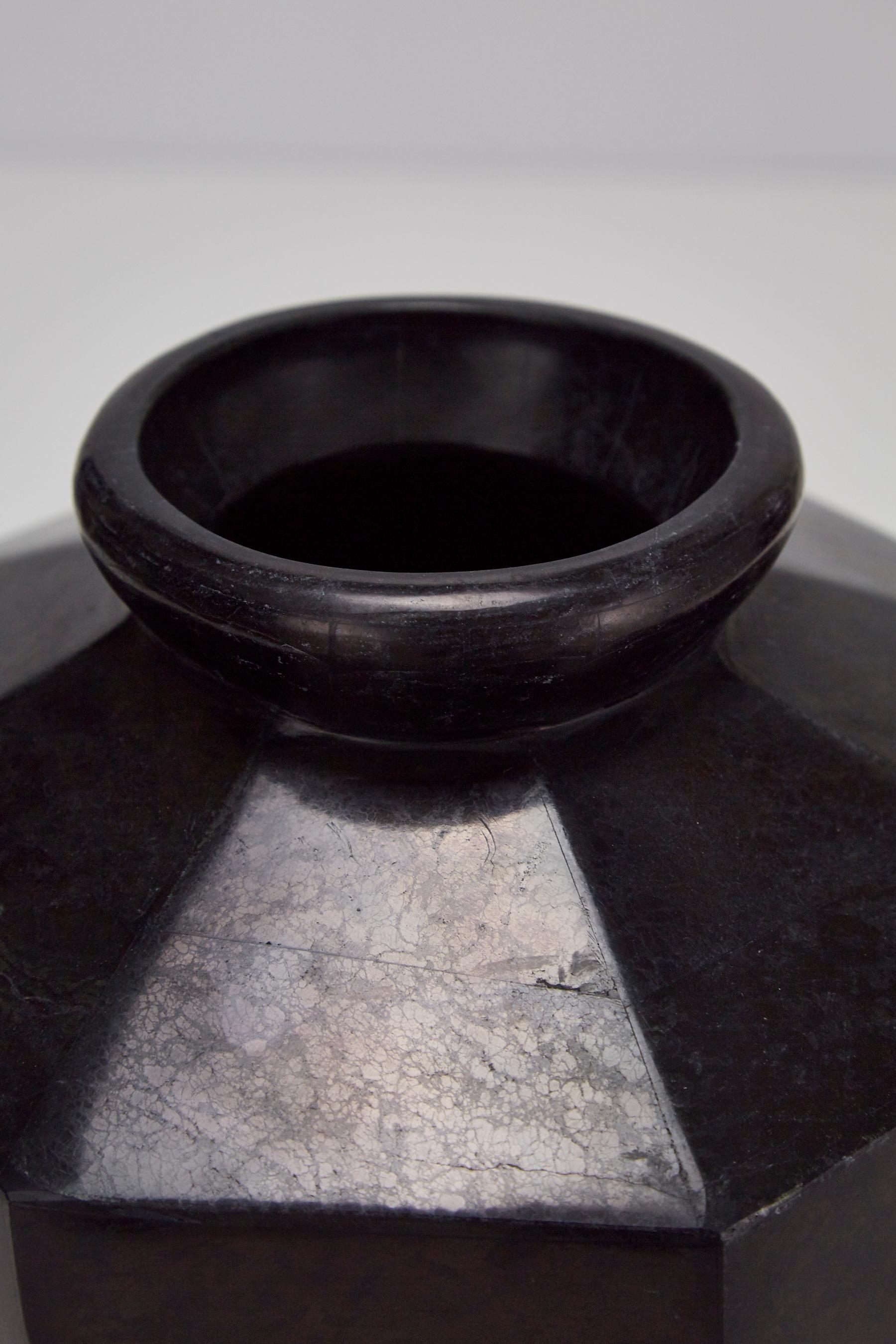 Late 20th Century Short Octagonal Vase in Tessellated Black Stone, 1990s For Sale