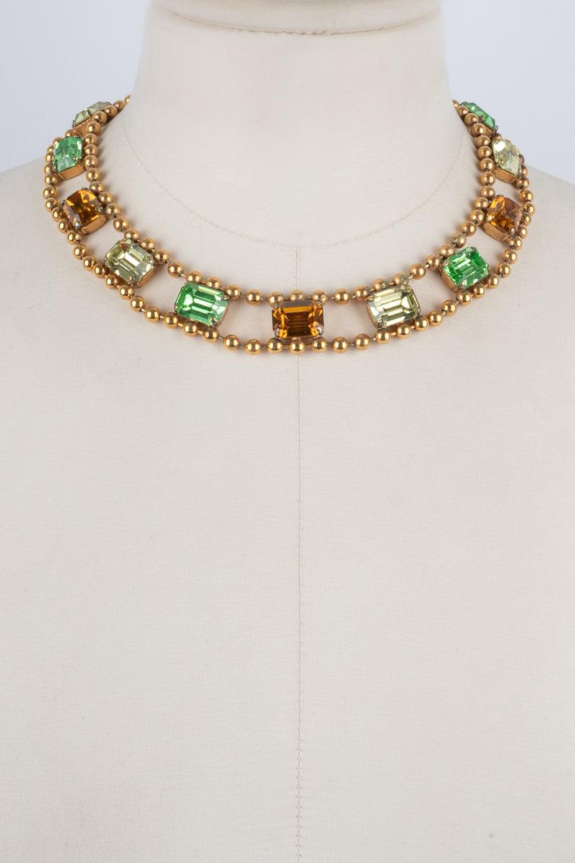 Collana corta di strass in metallo dorato In condizioni buone in vendita a SAINT-OUEN-SUR-SEINE, FR