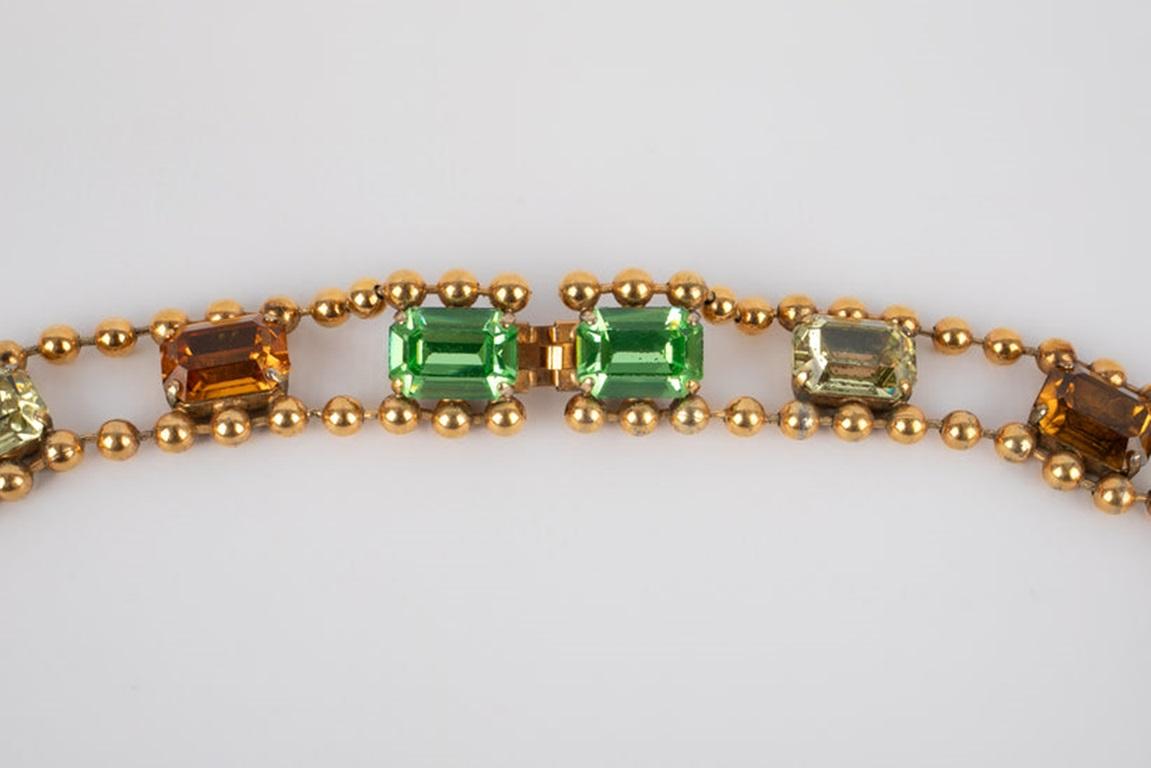 Collana corta di strass in metallo dorato in vendita 2