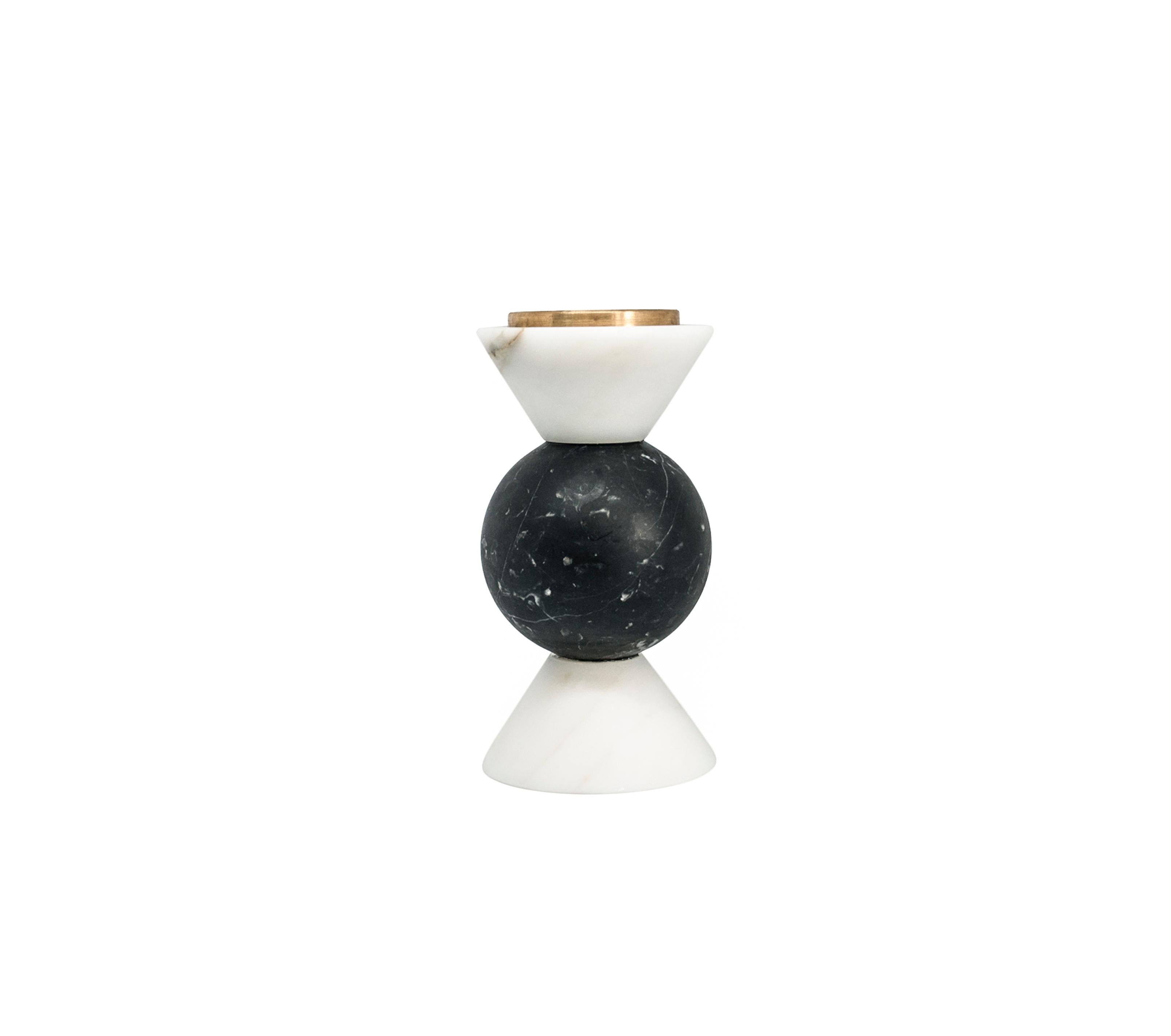 Short rounded two-tone candleholder in white Carrara marble, black Marquina marble and brass.
-Jacopo Simonetti Design for FiammettaV-
Each piece is in a way unique (every marble block is different in veins and shades) and handmade by Italian