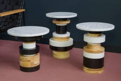 Table de chevet « Short Sass » de Souda, grand plateau en marbre, fabriquée sur commande