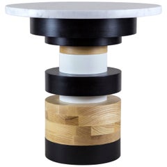 Table de chevet « Short Sass » de Souda, grand plateau en marbre, fabriquée sur commande