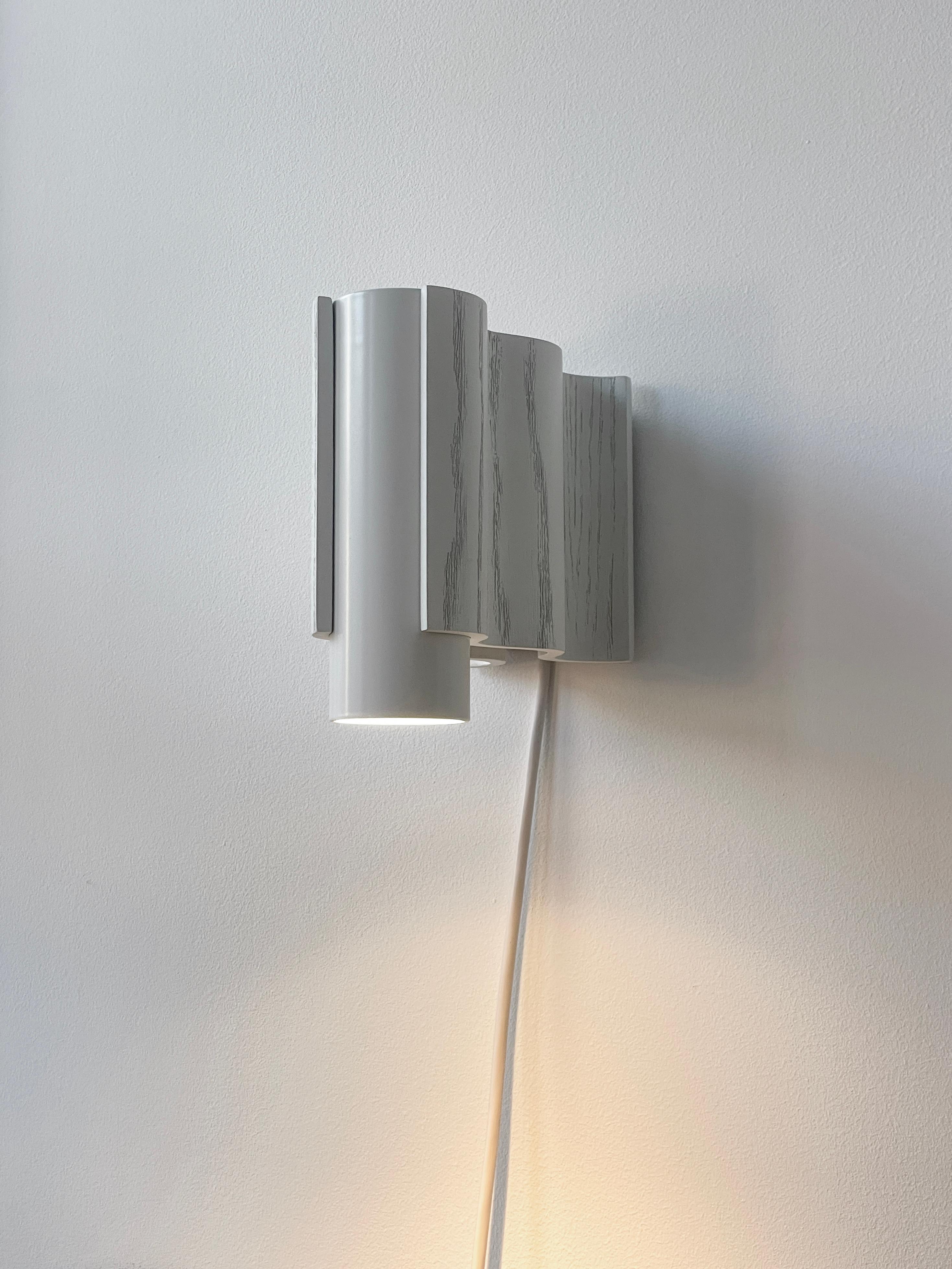 Aplique / Lámpara de Pared Corto Corrugado Simple con luz puntual en Gris Blanco Posmoderno en venta