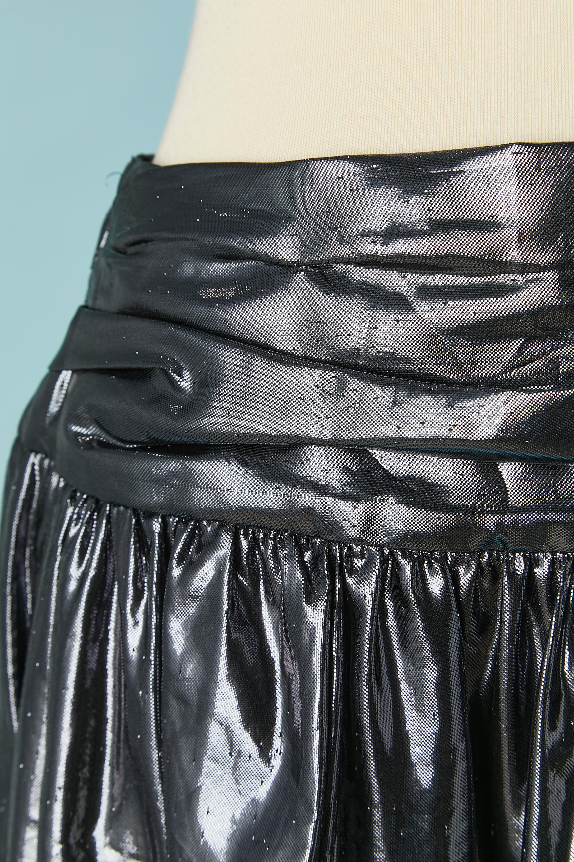Short skirt in silver lamé with draped waist. 
Main fabric composition: 76% silk, 24% polyester. Lining: 100% cotton
SIZE 36 BUT FIT M 