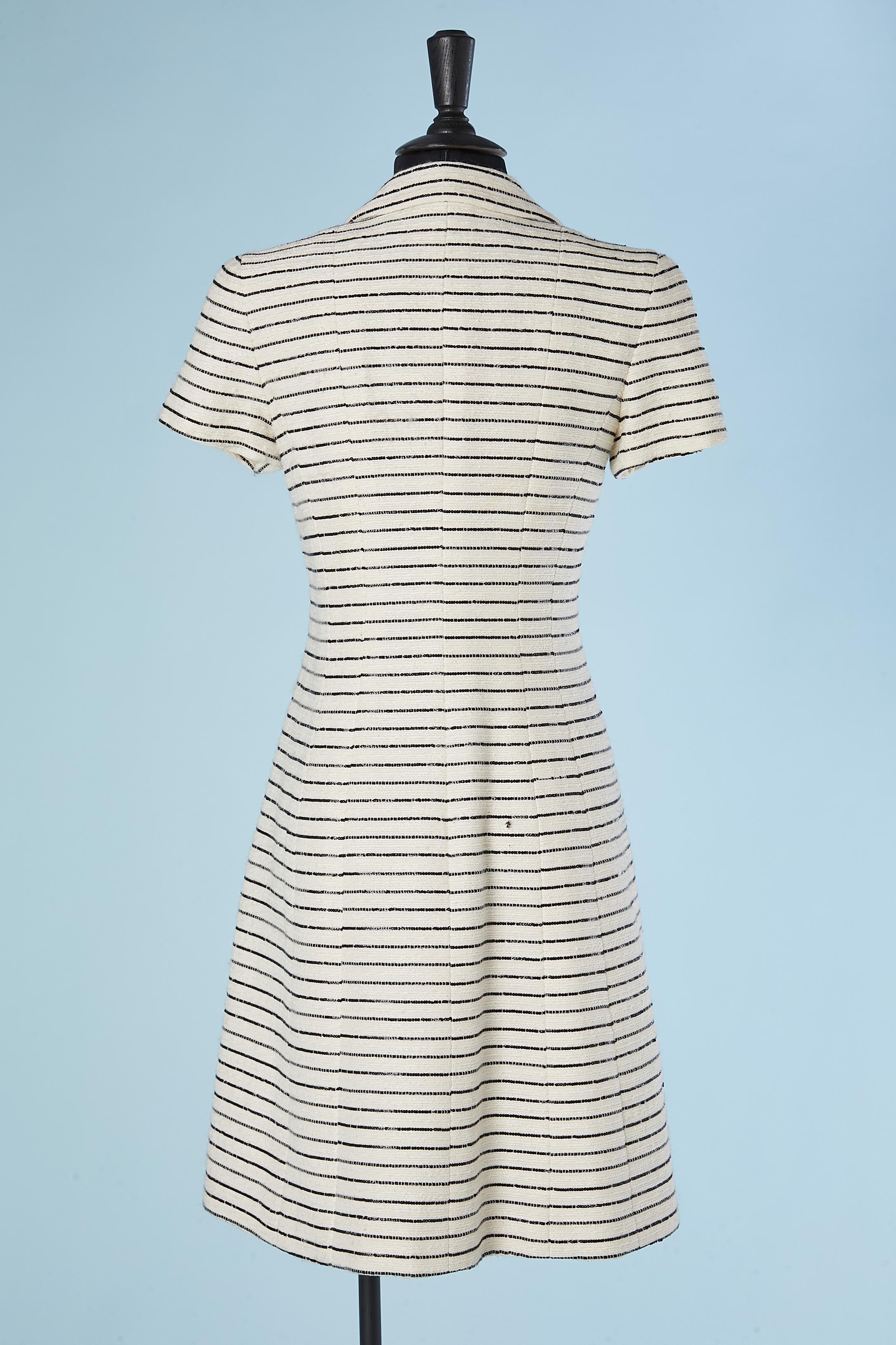 Short sleeves white tweed cocktail dress with black sequin stripes Chanel In Excellent Condition In Saint-Ouen-Sur-Seine, FR