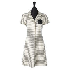Robe de cocktail à manches courtes en tweed blanc avec rayures à sequins noirs Chanel