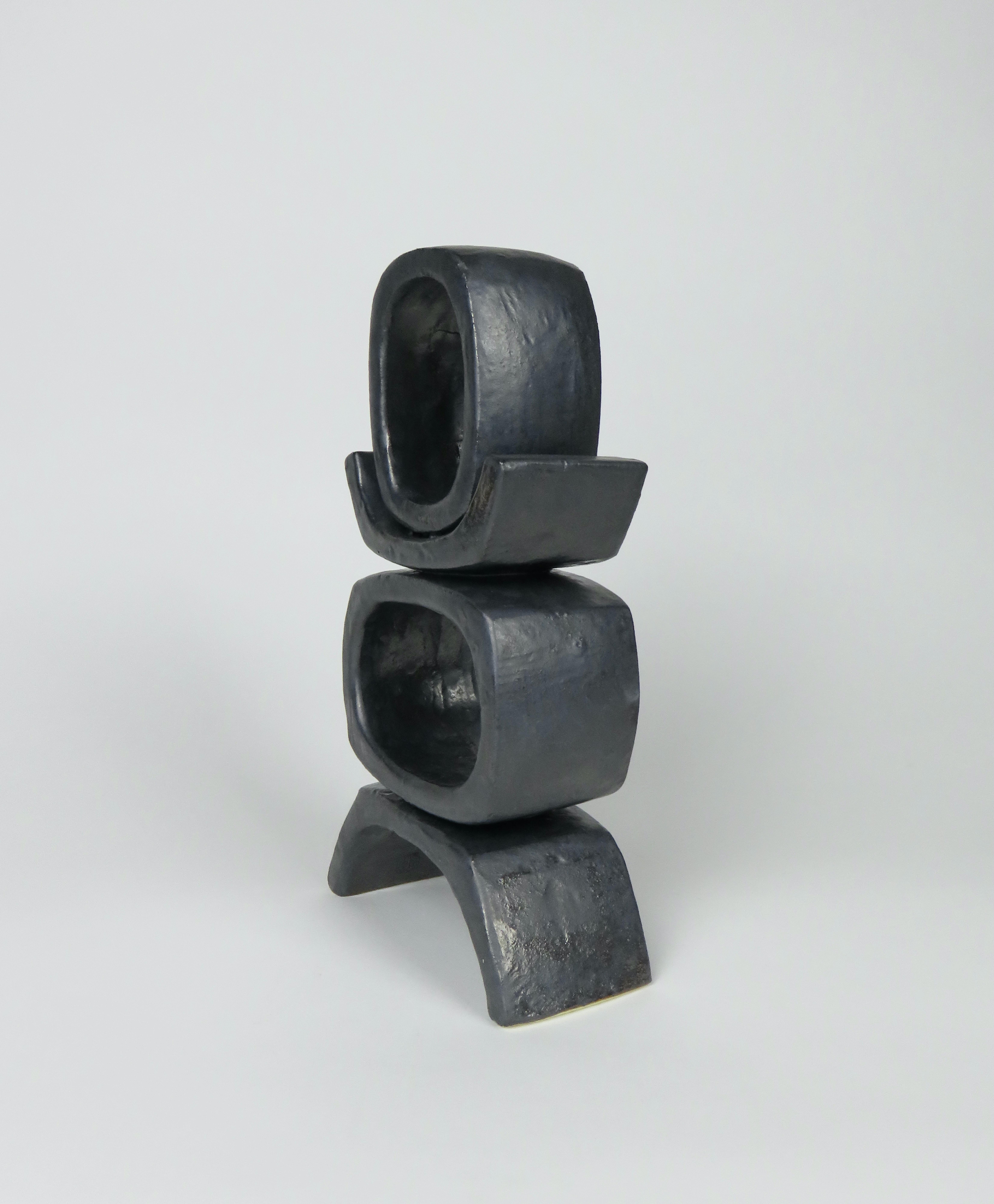 TOTEM de pie corto, óvalos rectangulares sobre patas acodadas de arcilla vidriada metalizada en Nuevo estado para la venta en New York, NY