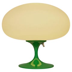 Lampe de table Stemlite de Designline en vert avec abat-jour dépoli blanc