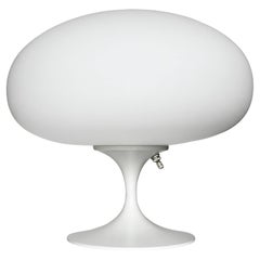 Lampe de table Stemlite de Designline en blanc satiné avec abat-jour blanc
