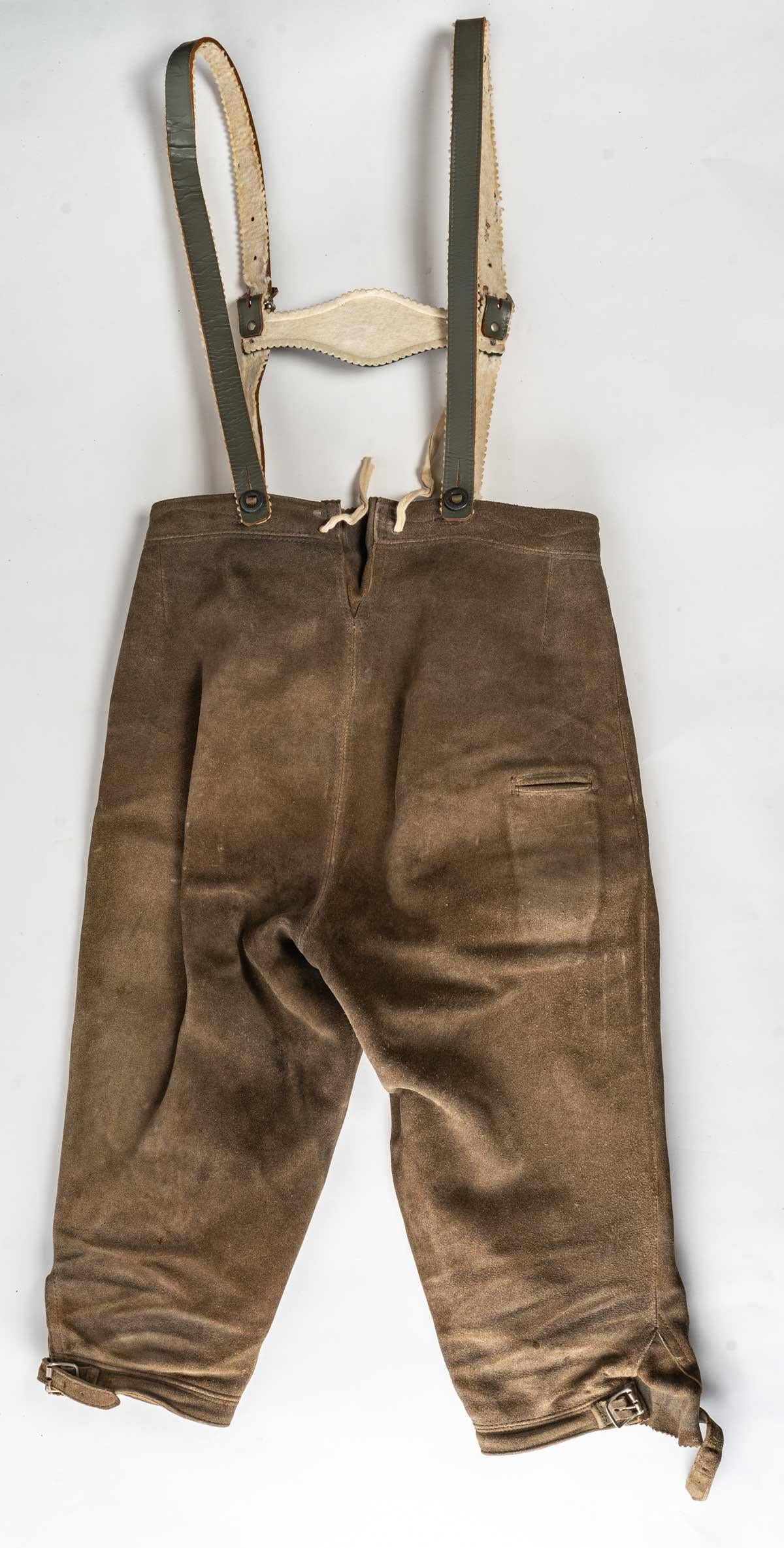 Short trousers with braces from Tyrol, early 20th century. 
Measures: H: 70 cm, W: 60 cm, D: 2 cm.