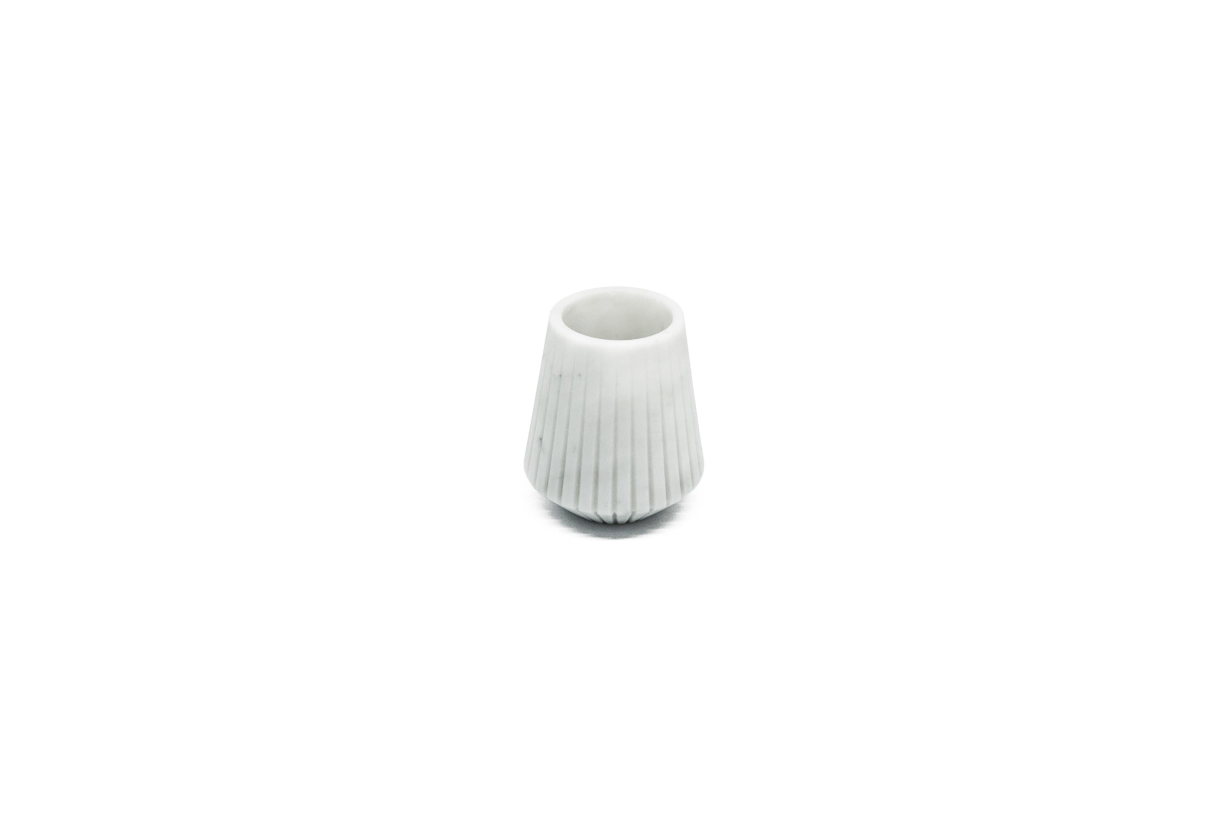 Short striped vase in white Carrara marble.
-Jacopo Simonetti design for FiammettaV-
Each piece is in a way unique (every marble block is different in veins and shades) and handmade by Italian artisans specialized over generations in processing