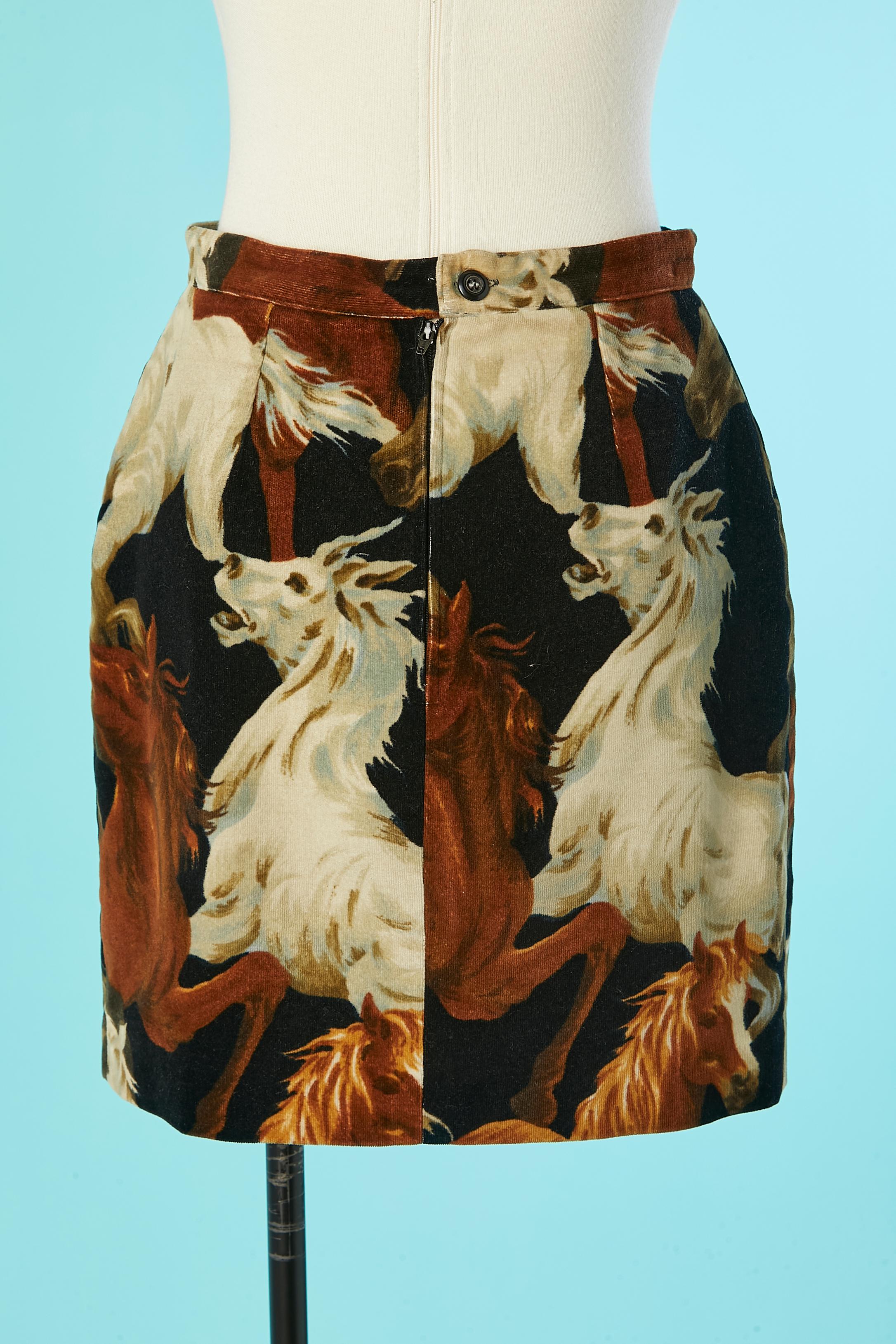 Short velvet skirt with horses print Kenzo Jeans  In Excellent Condition For Sale In Saint-Ouen-Sur-Seine, FR