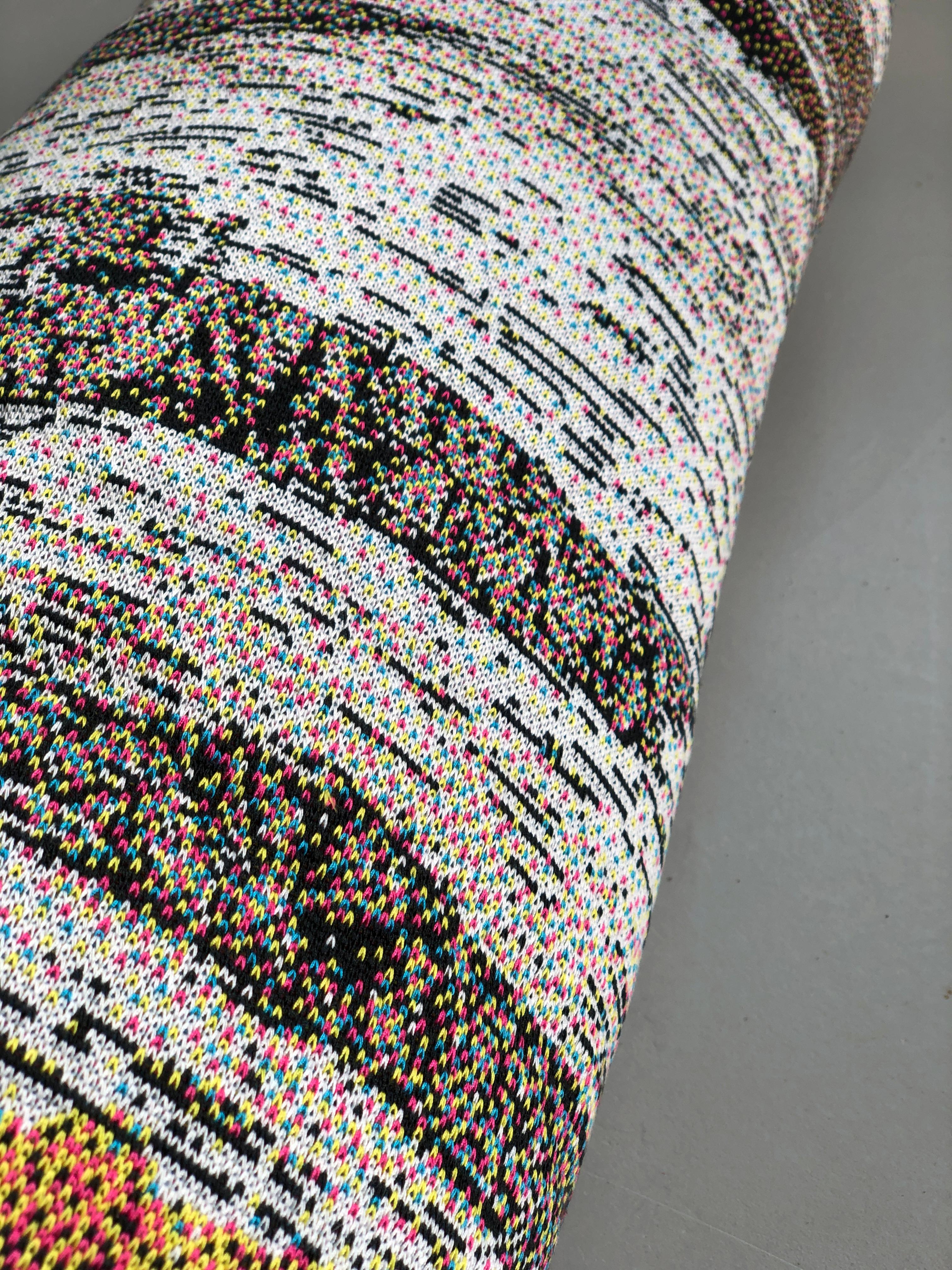 Kurzes Nackenkissen aus weißer Birke-Baumholz-Baumwolle, bolster-Strick, pixelig, Textil (Stickerei) im Angebot