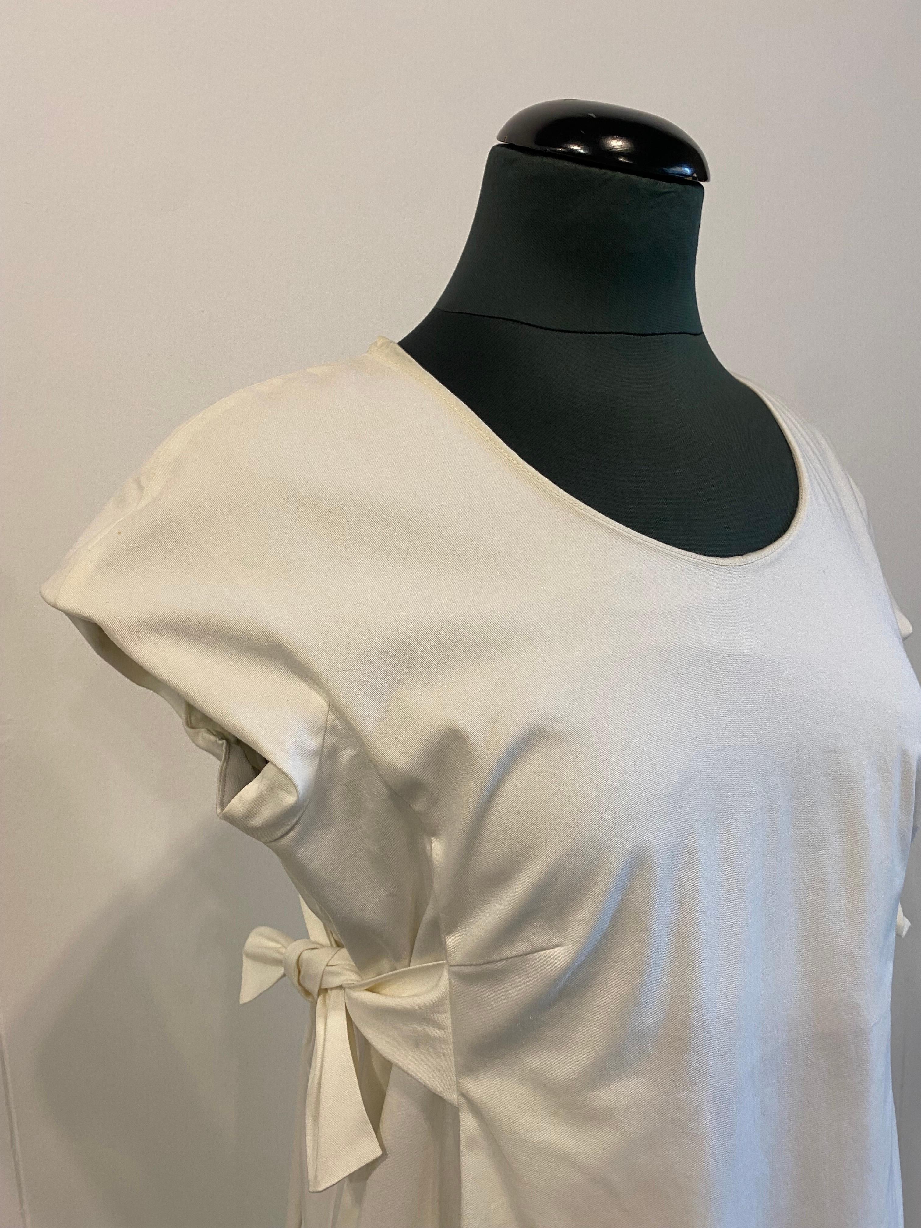 Kurzes weißes Valentino-Kleid in Weiß  im Zustand „Hervorragend“ im Angebot in Carnate, IT