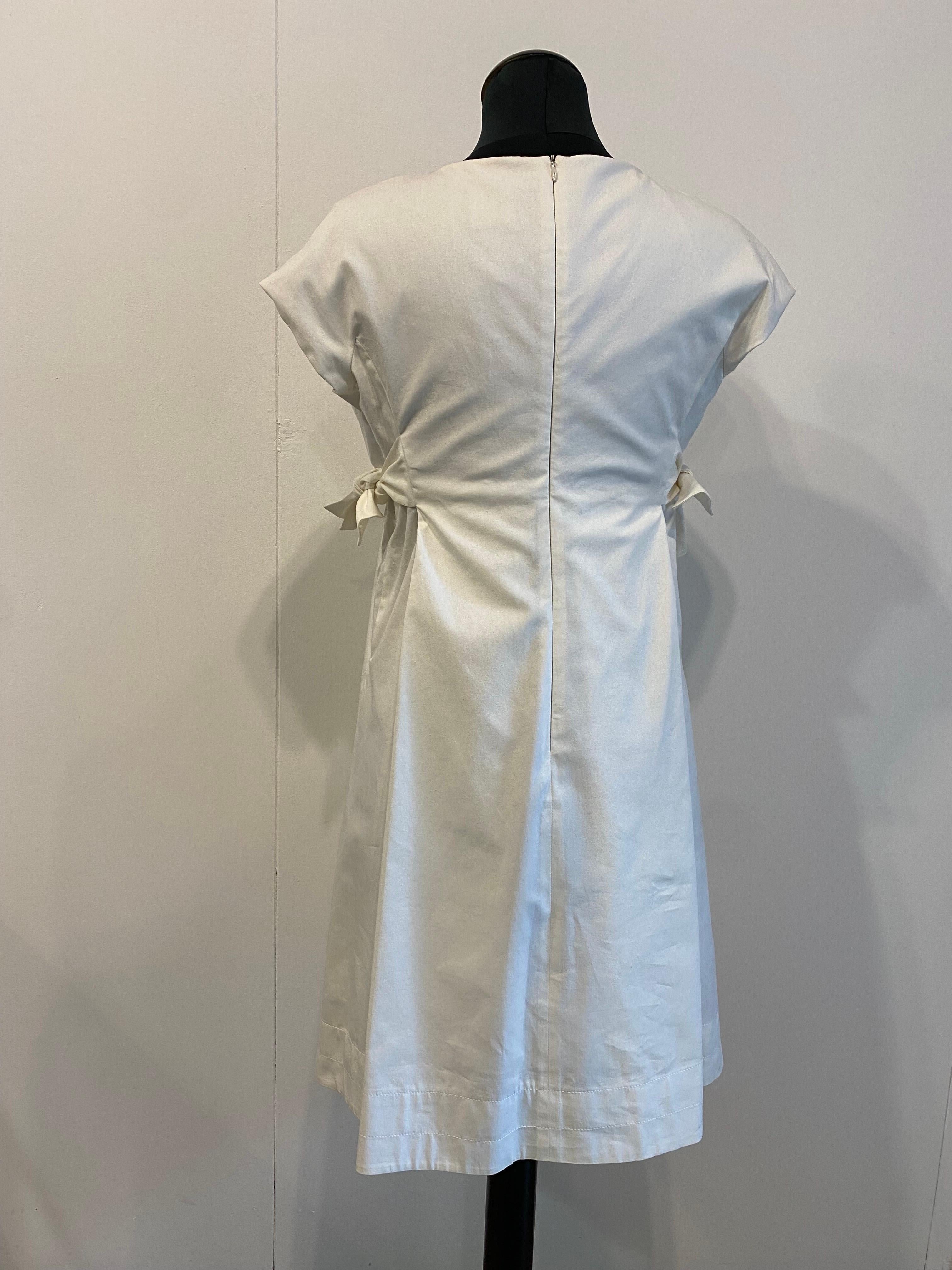 Kurzes weißes Valentino-Kleid in Weiß  für Damen oder Herren im Angebot