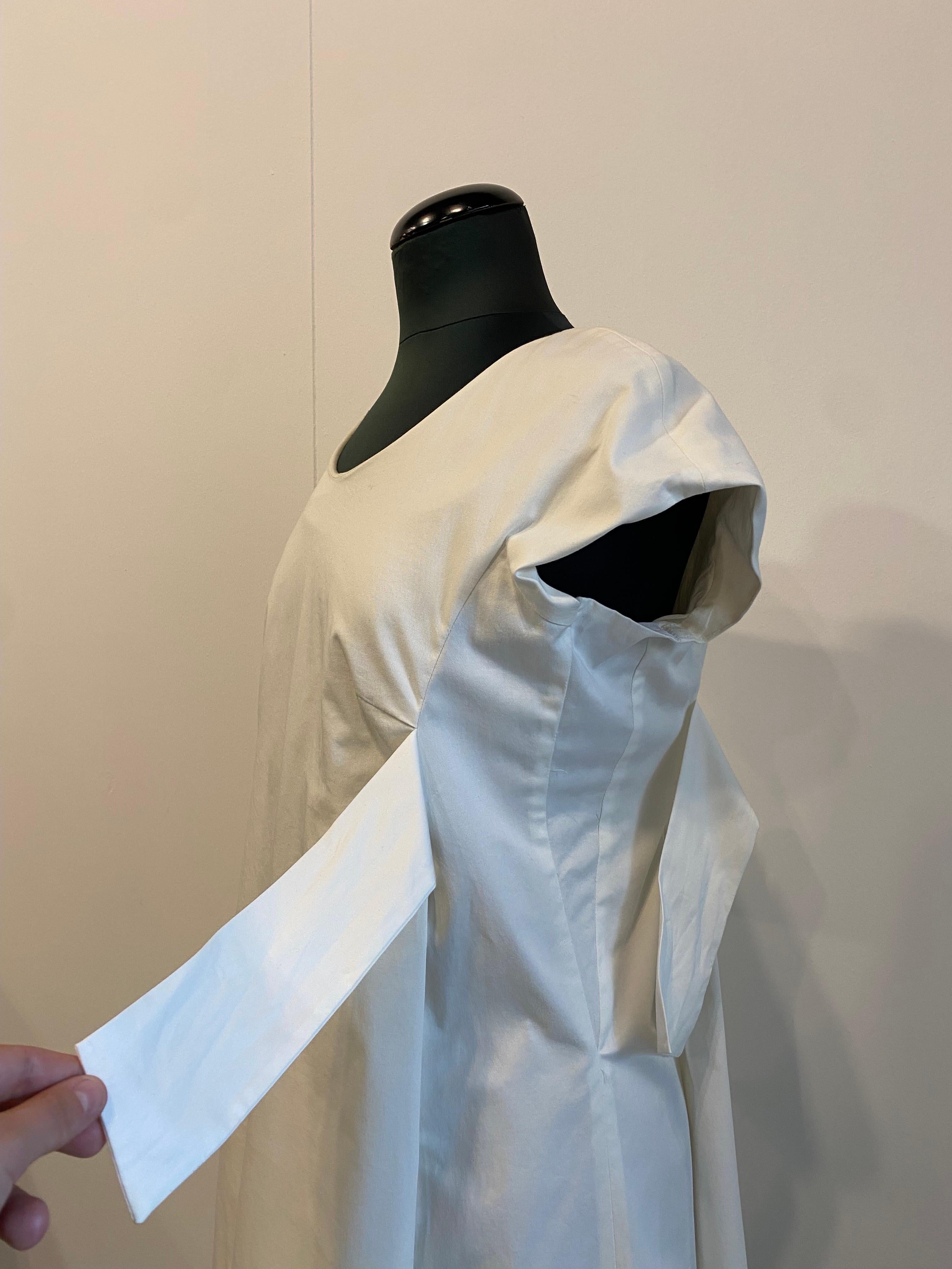Kurzes weißes Valentino-Kleid in Weiß  im Angebot 2