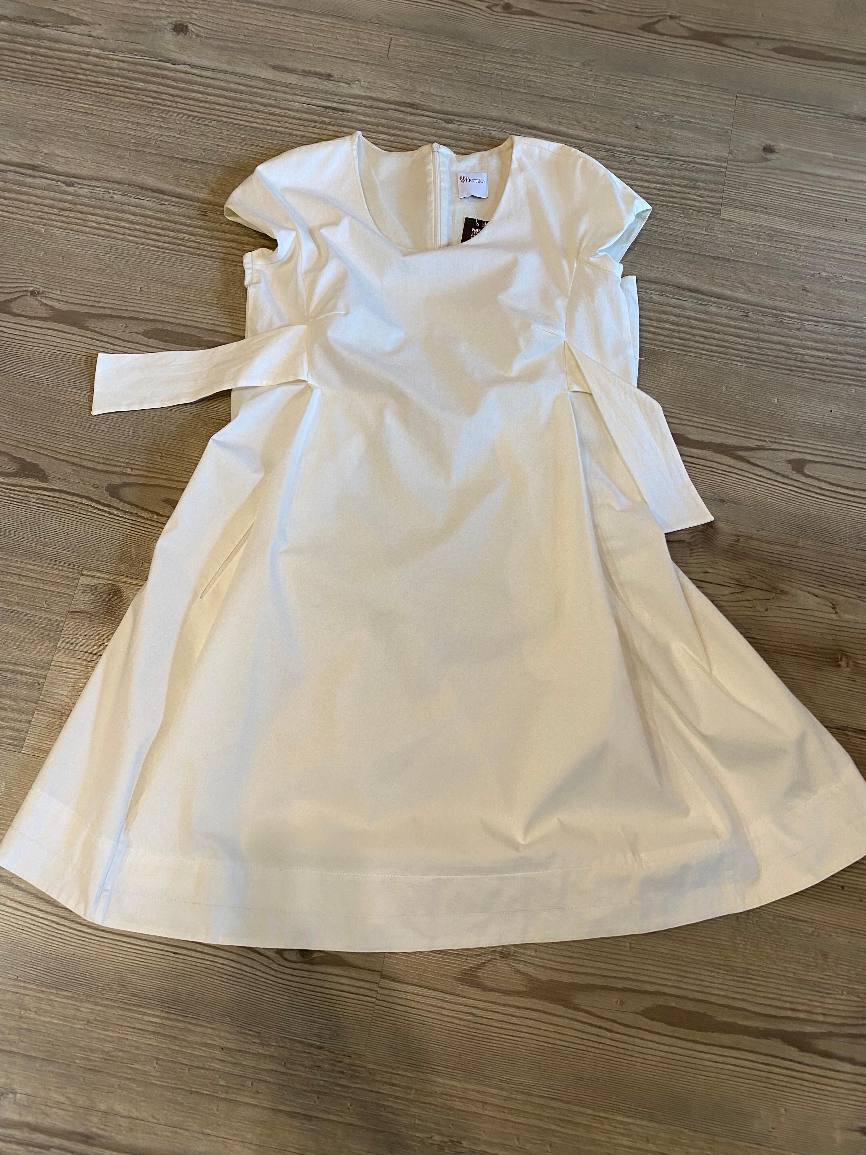 Kurzes weißes Valentino-Kleid in Weiß  im Angebot 3