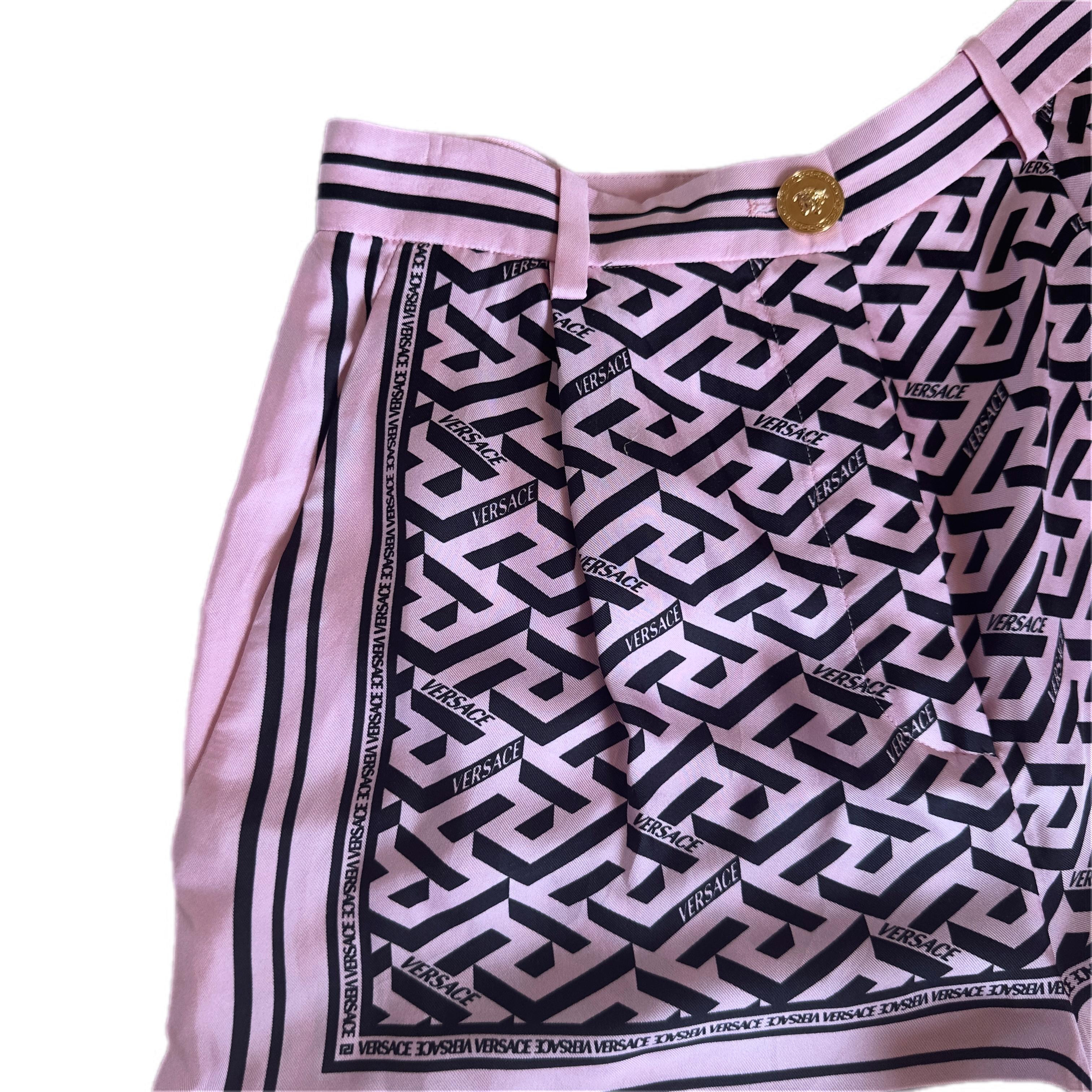 Versace Shorts aus Seide mit griechischem Muster in Babyrosa - Kollektion 2022 im Zustand „Hervorragend“ im Angebot in Basaluzzo, IT