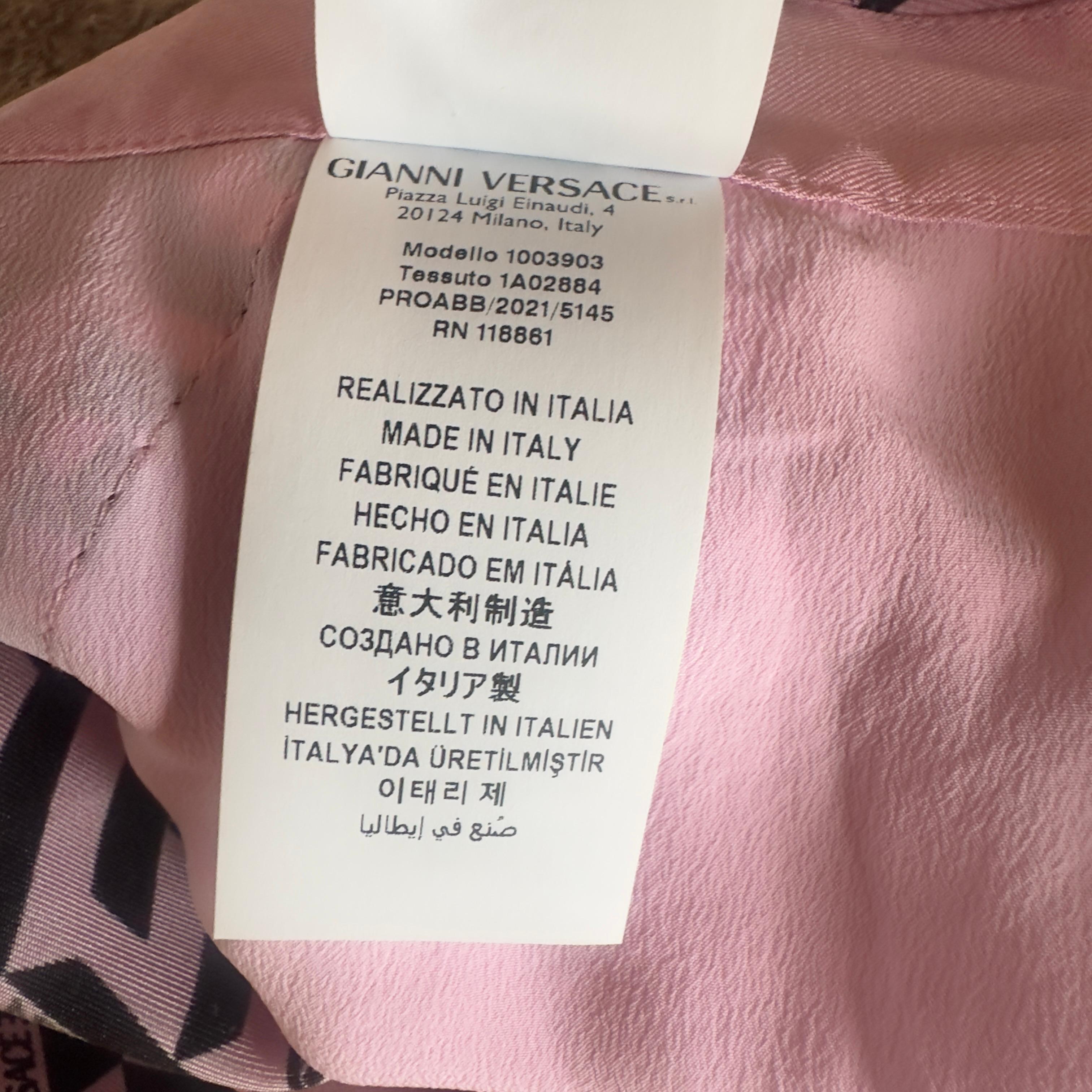 Versace Shorts aus Seide mit griechischem Muster in Babyrosa - Kollektion 2022 im Angebot 2