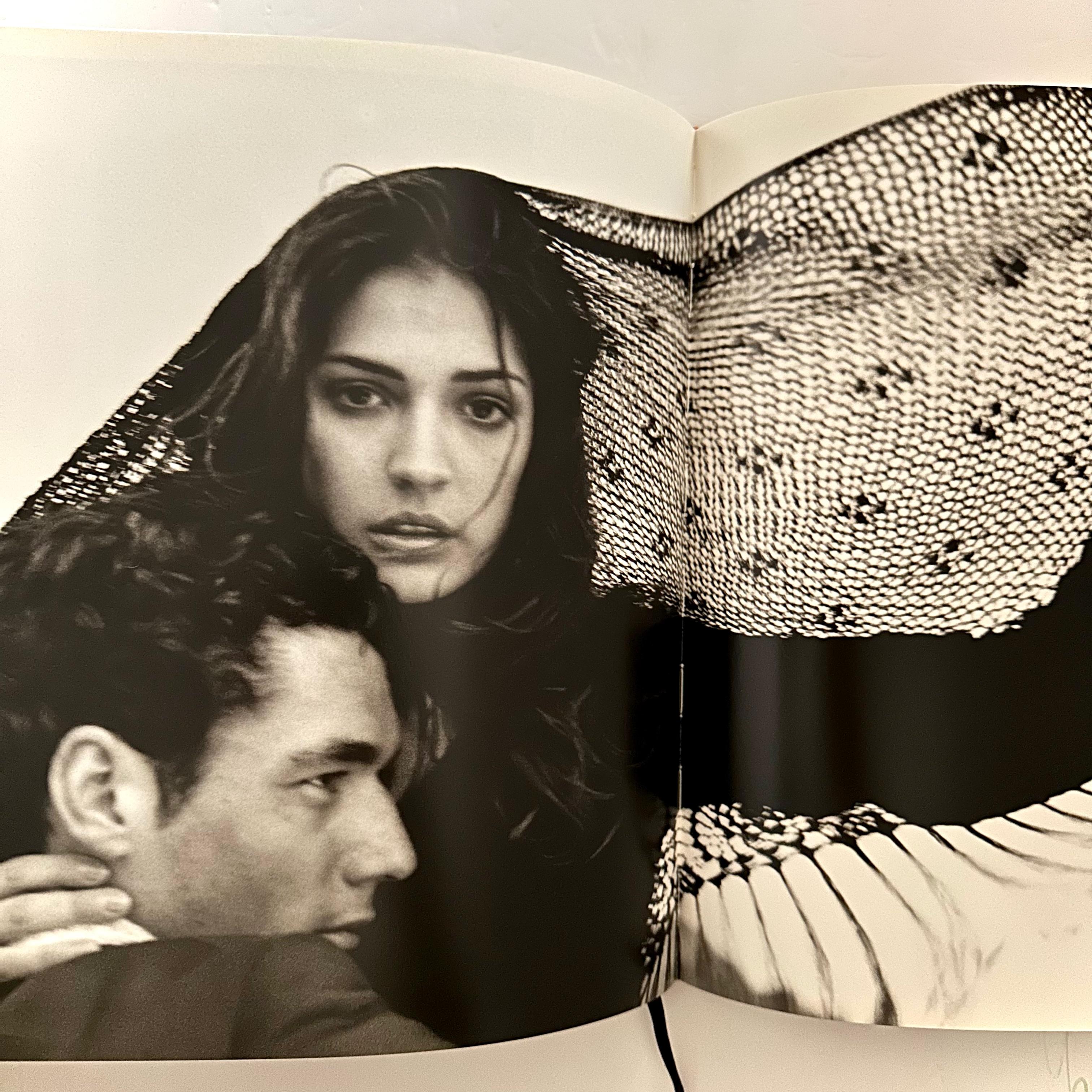 Publié par Edition 7L Publishers, 1ère édition, Paris, 2007. Livre relié avec texte en anglais.

Ce livre présente les prochaines œuvres de Michael Robert sous forme de photographies en noir et blanc. Il présente la vision complexe que Michael