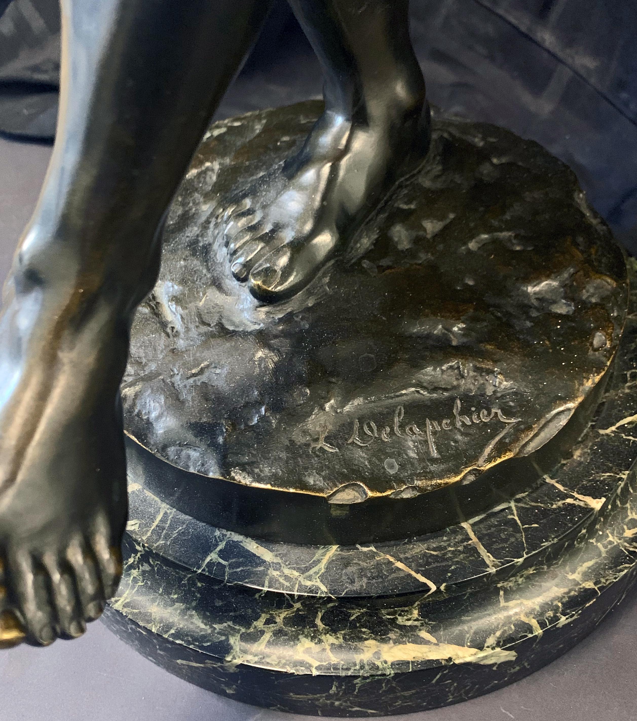 Début du 20ème siècle « Shotputter, », grande sculpture en bronze d'un athlète masculin nu, exquisément sculpté en vente
