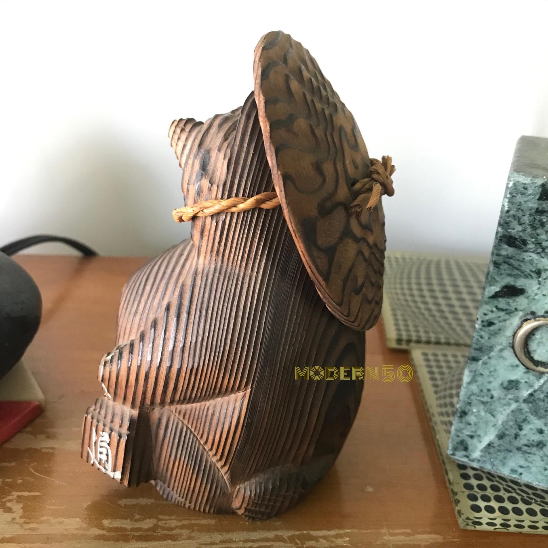 Shou-sugi-ban Japanischer Marderhund Skulptur Spielzeug Vintage Mid-Century Modern (Holz)
