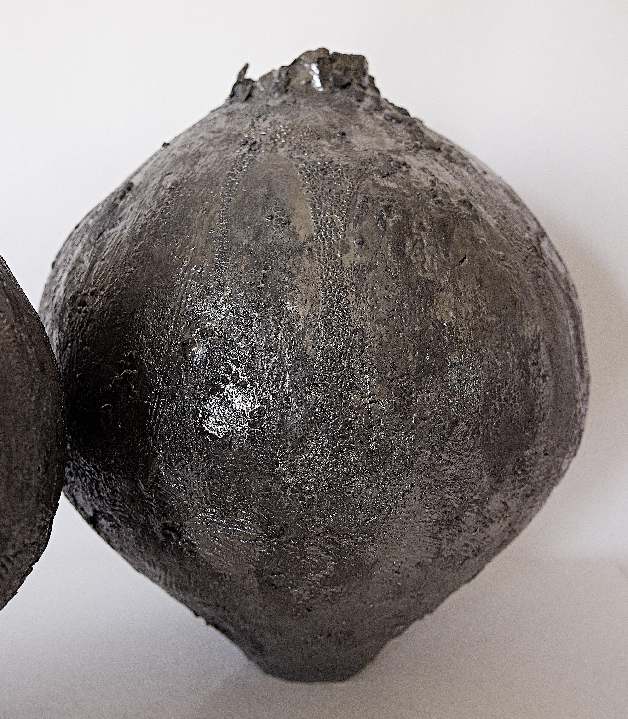 Vasi metallici Shou Sugi Ban Moon in vendita 3