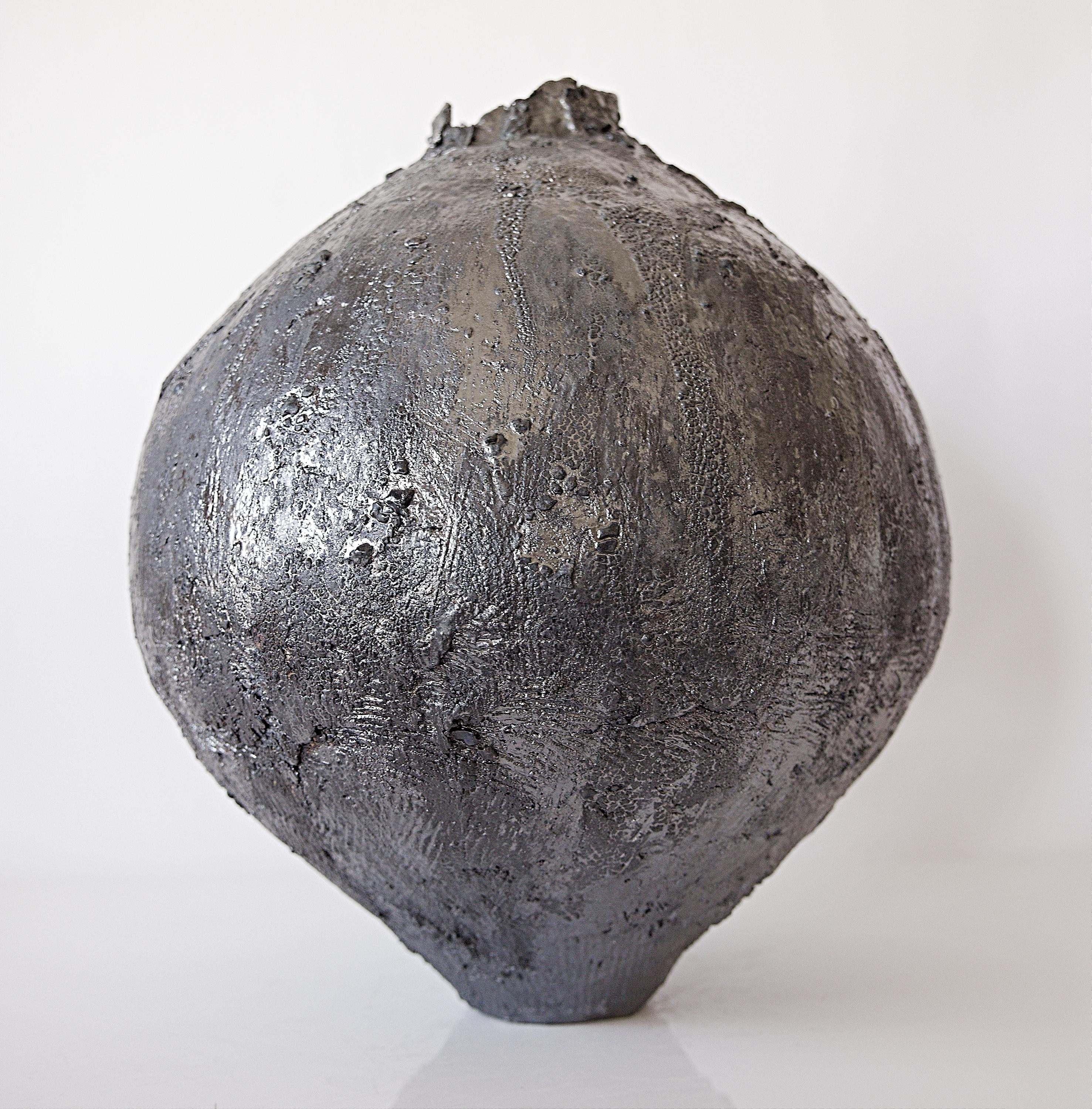 Vasi metallici Shou Sugi Ban Moon in vendita 4