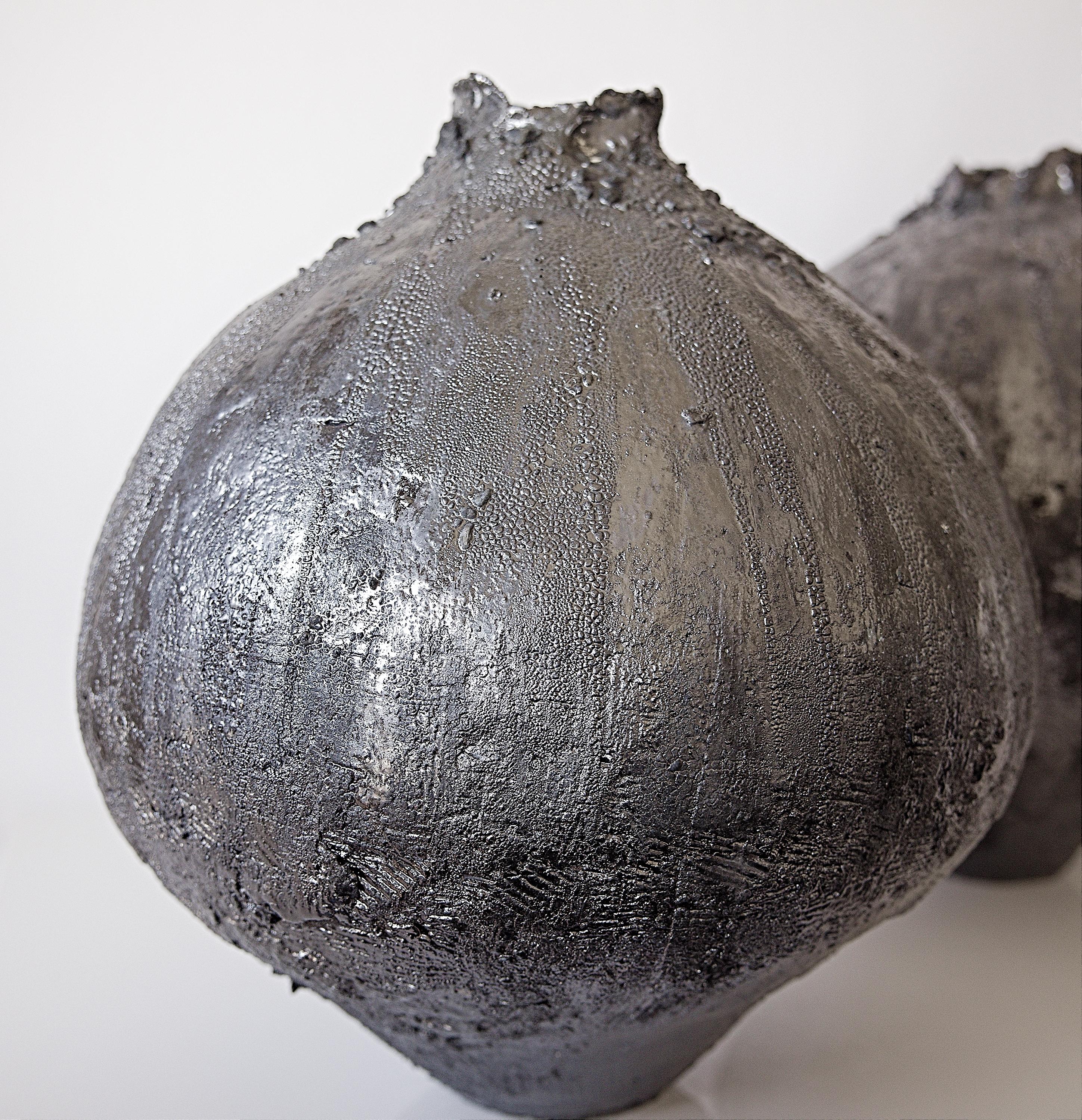 Vasi metallici Shou Sugi Ban Moon In condizioni Nuovo in vendita a Van Nuys, CA