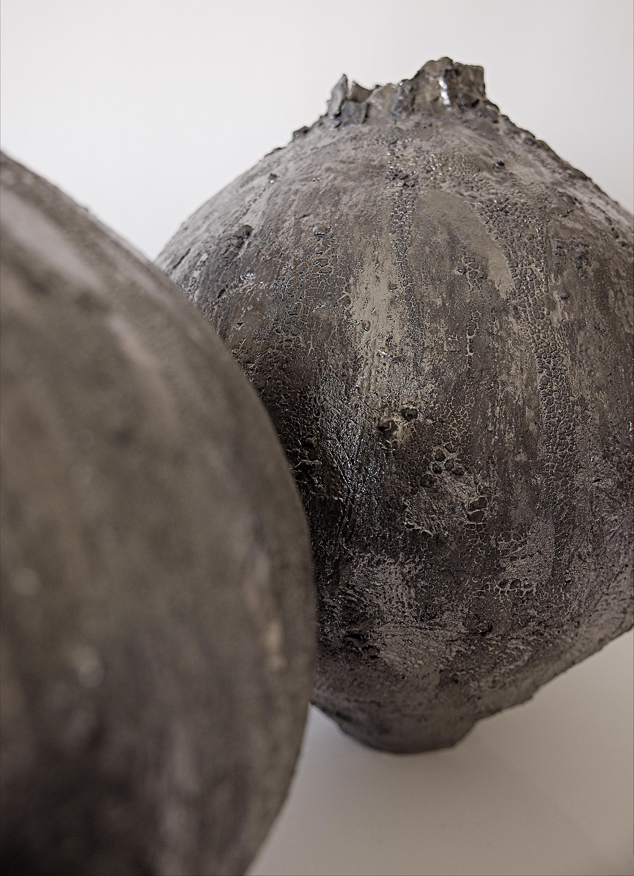 Ceramica Vasi metallici Shou Sugi Ban Moon in vendita