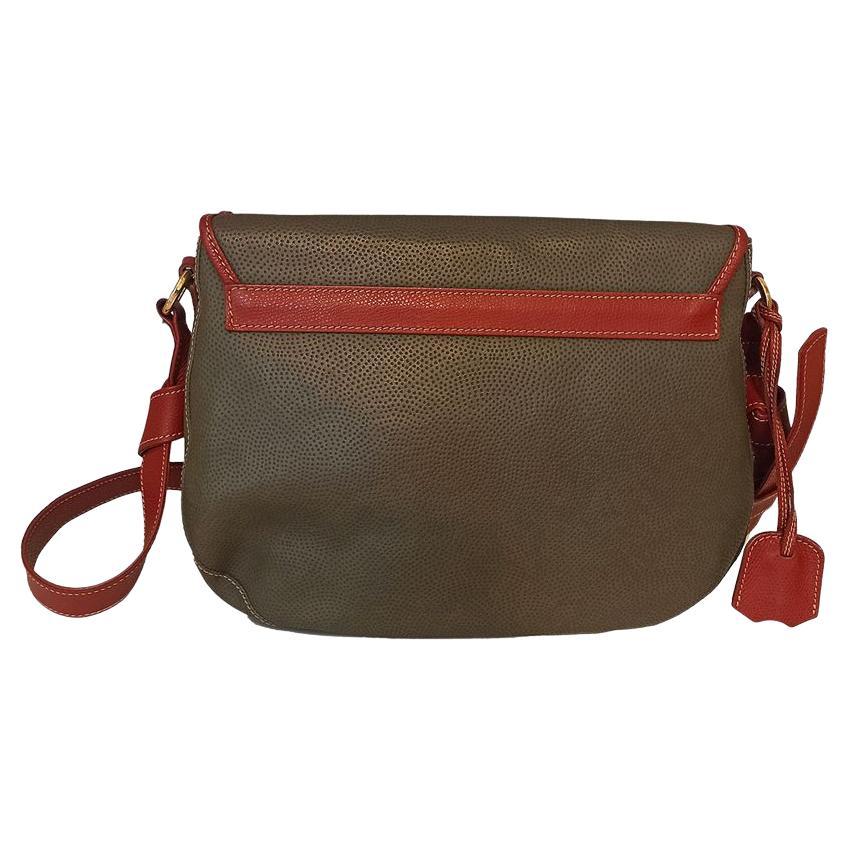 Leather Green color Cognac profile and handle Metal hardware golden color External pocket Zipped internal pockets Cm 27 x 21 x 8 (106 x 826 x 314 inches) Keys missing
