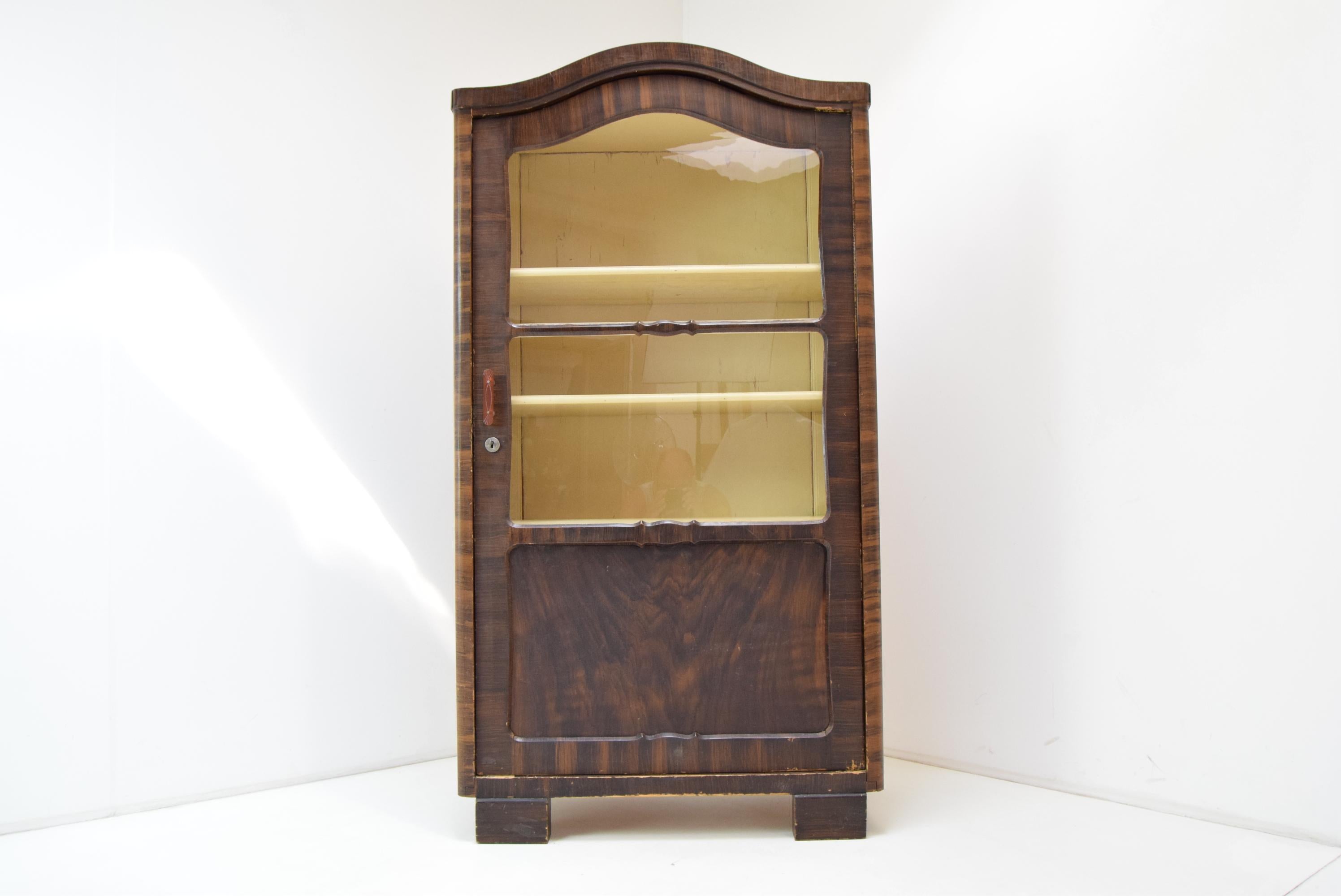 Belle Époque Show-Case, Leitmeritz, circa 1900 For Sale