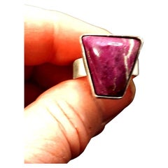 Show Off Your Style with This Contemporary Magenta Gemstone Ring