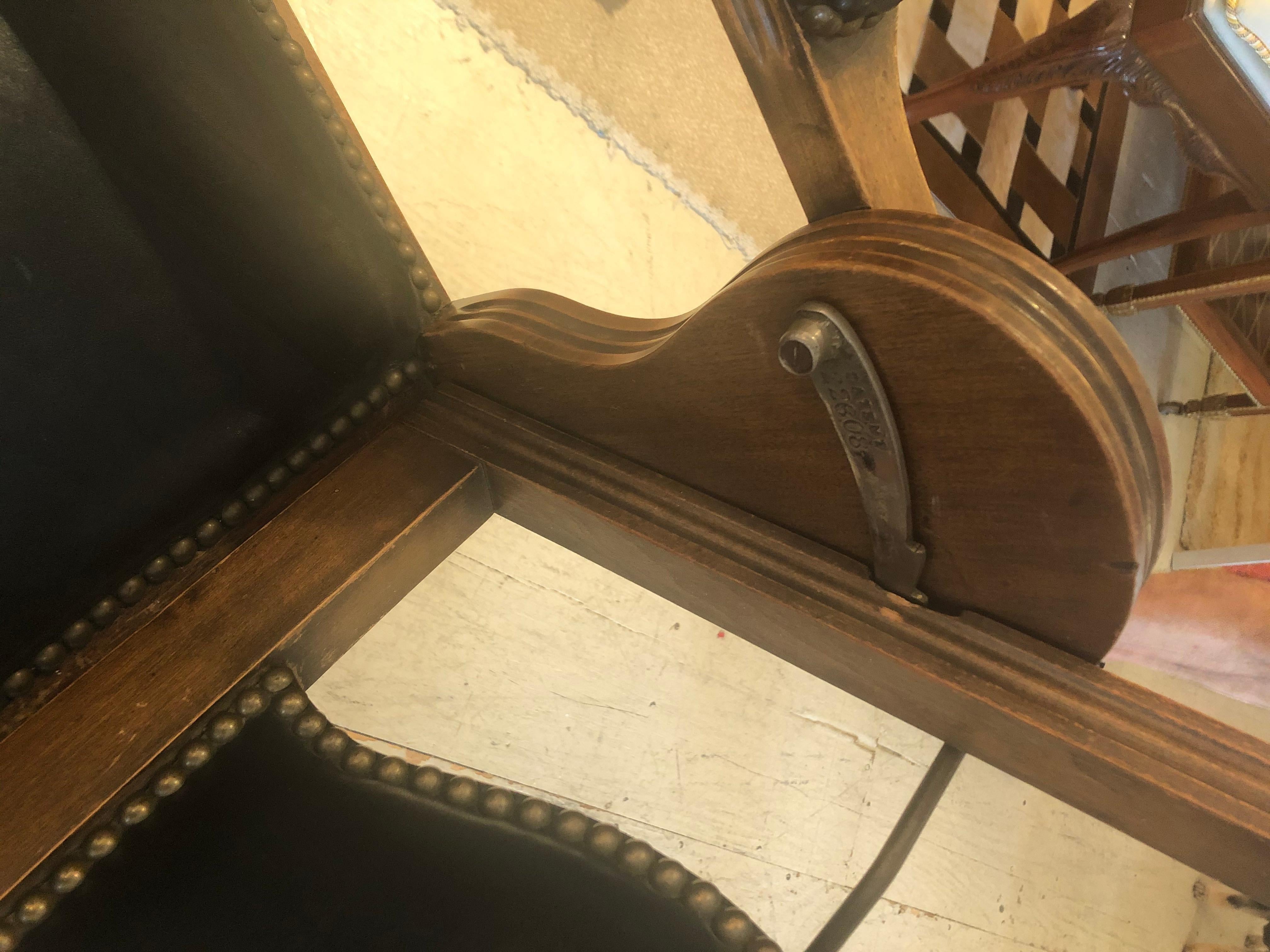 Sillón Dental de Cuero Antiguo y Caoba Show Stopper en venta 2
