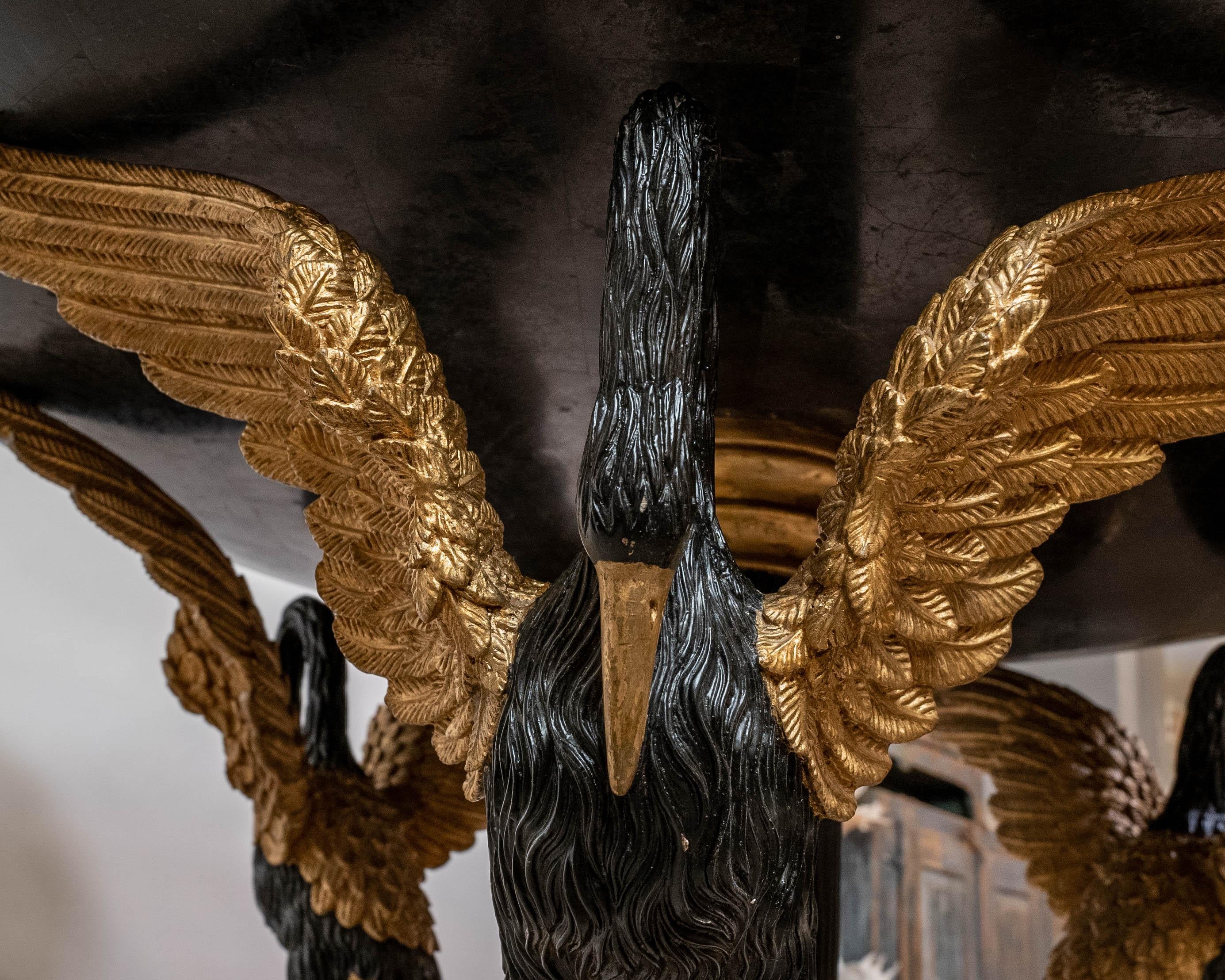 Sculpté Table centrale ronde Pietra Dura de style Hollywood Regency en vente