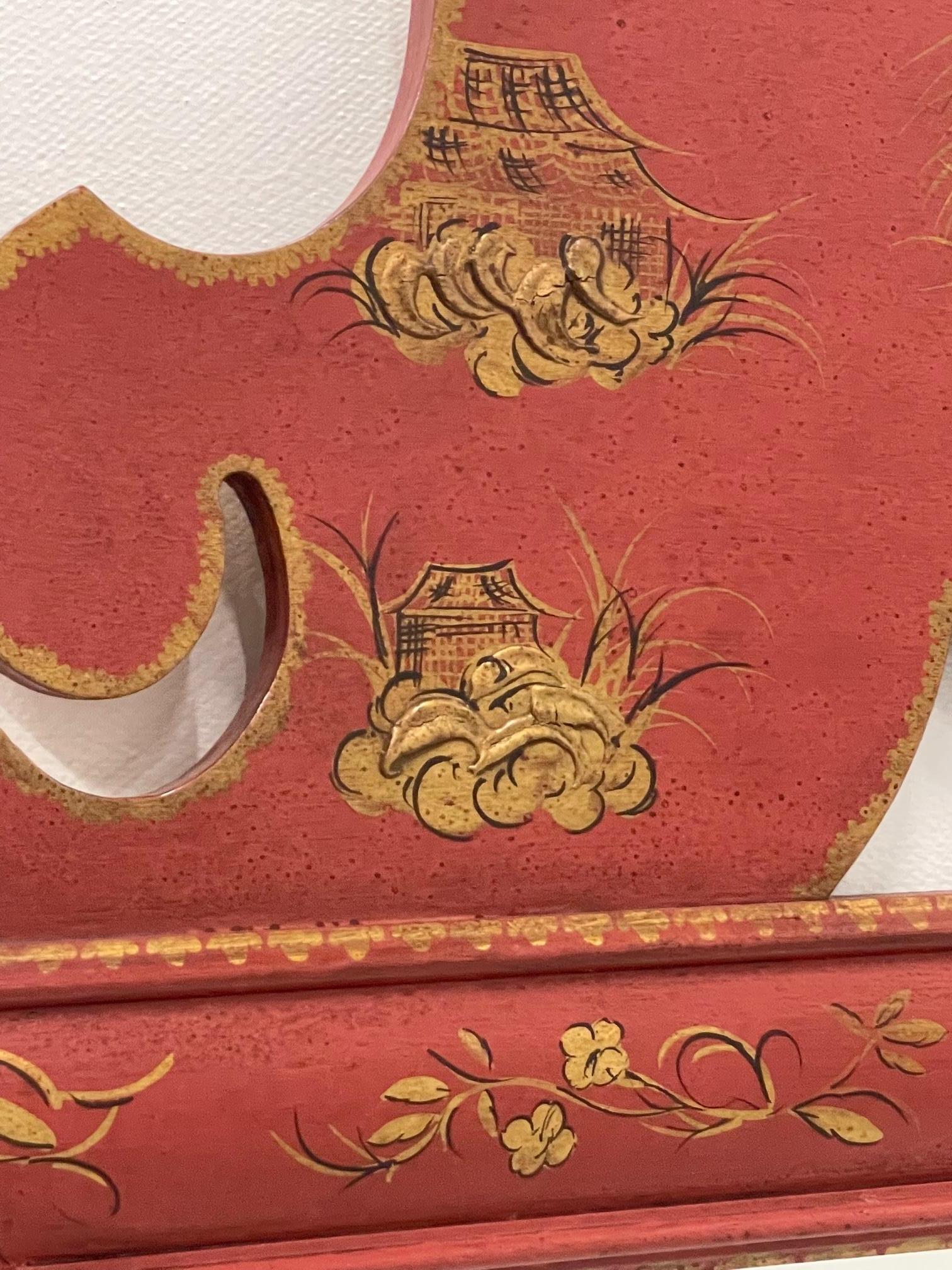 italien Miroir Chinoiserie Lucky Red avec décoration dorée en vente