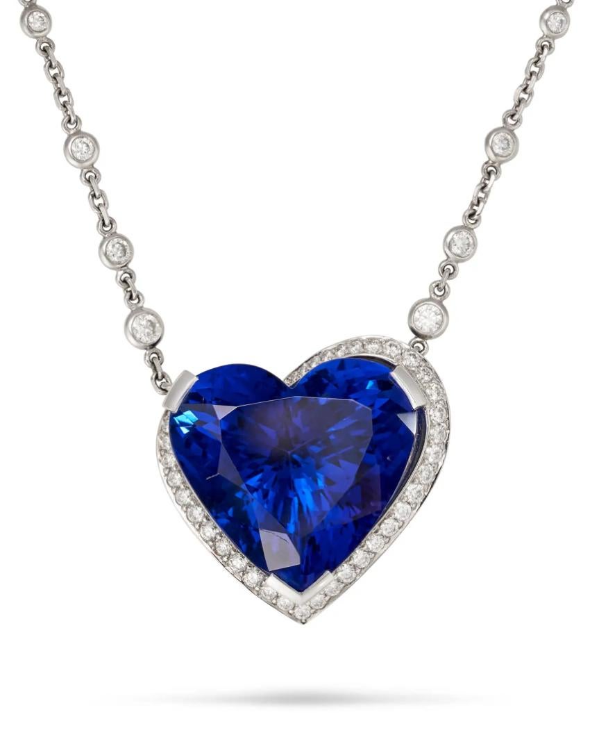 SHOW STOPPING 31.9ct TANZANITE AND DIAMOND NECKLACE BY BOODLES In Excellent Condition For Sale In Glasgow, GB