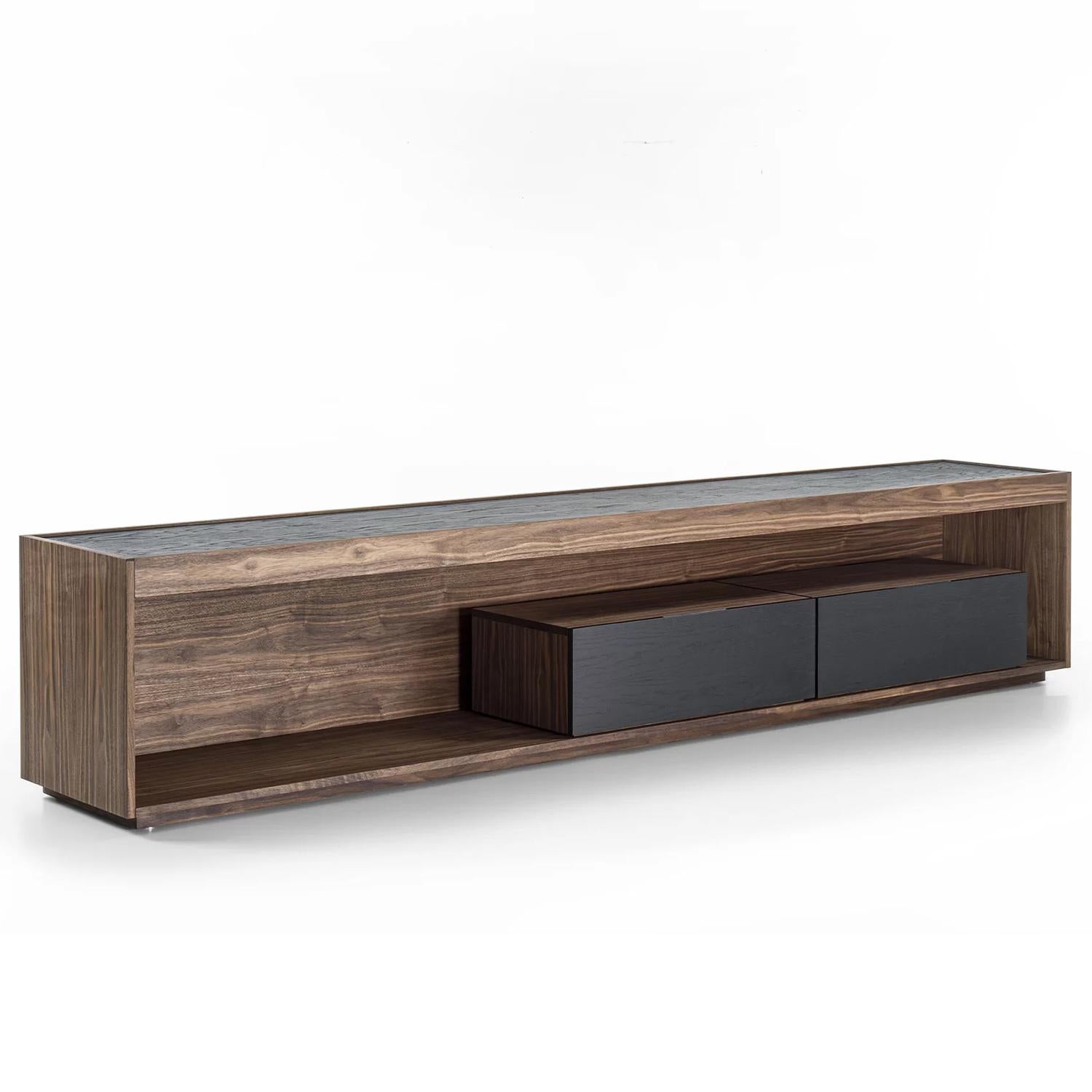 TV Sideboard Show Walnut avec toute la structure en bois de noyer massif.
Buffet ouvert en lattes plaquées chêne et noyer massif 
en bois, avec 2 tiroirs avec façade en chêne massif pigmenté en noir 
Les 2 tiroirs sont assemblés avec des joints à