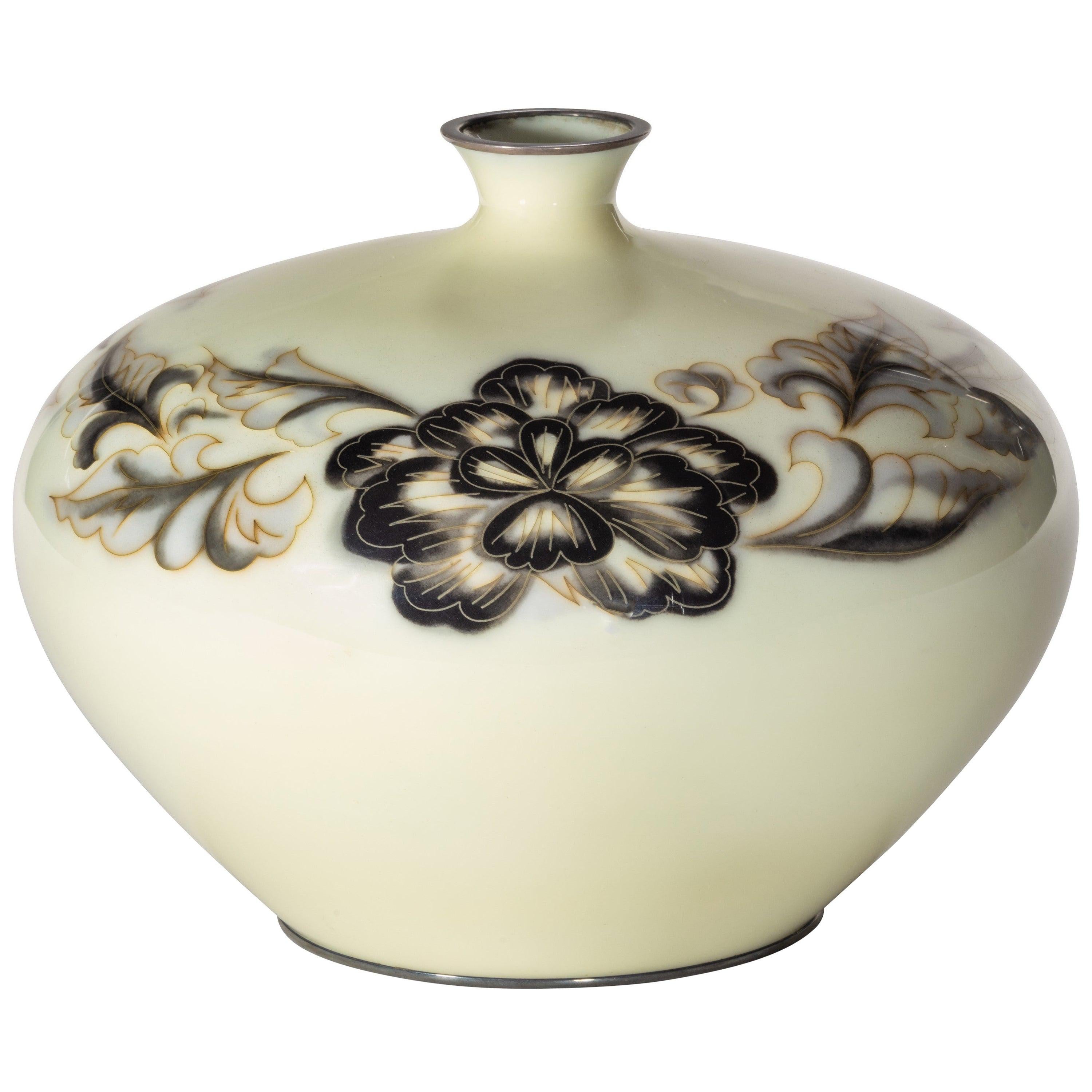 Vaso Cloisonné grigio e crema del periodo Showa