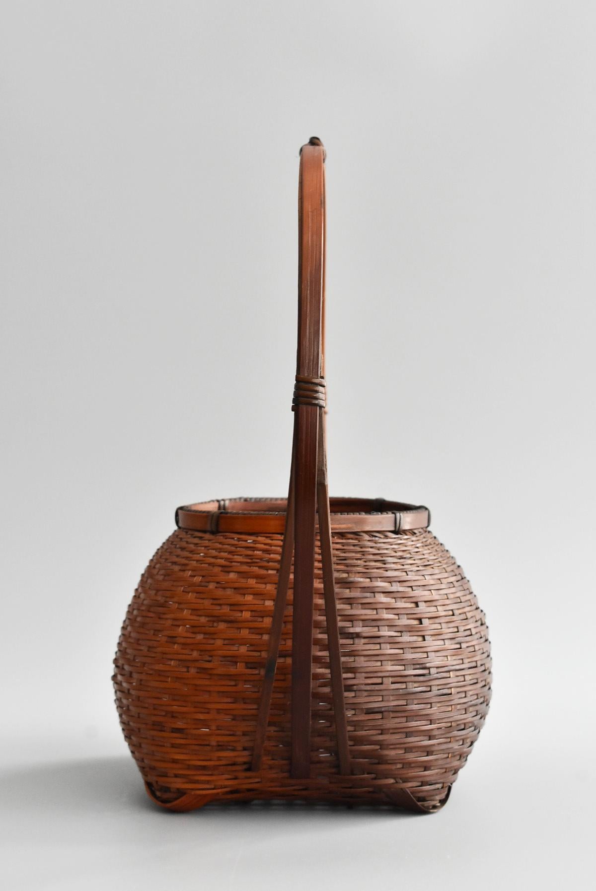 Woven Showa Period in Japan, Small Bamboo Basket / Old Antique Flower Basket /Folk Art