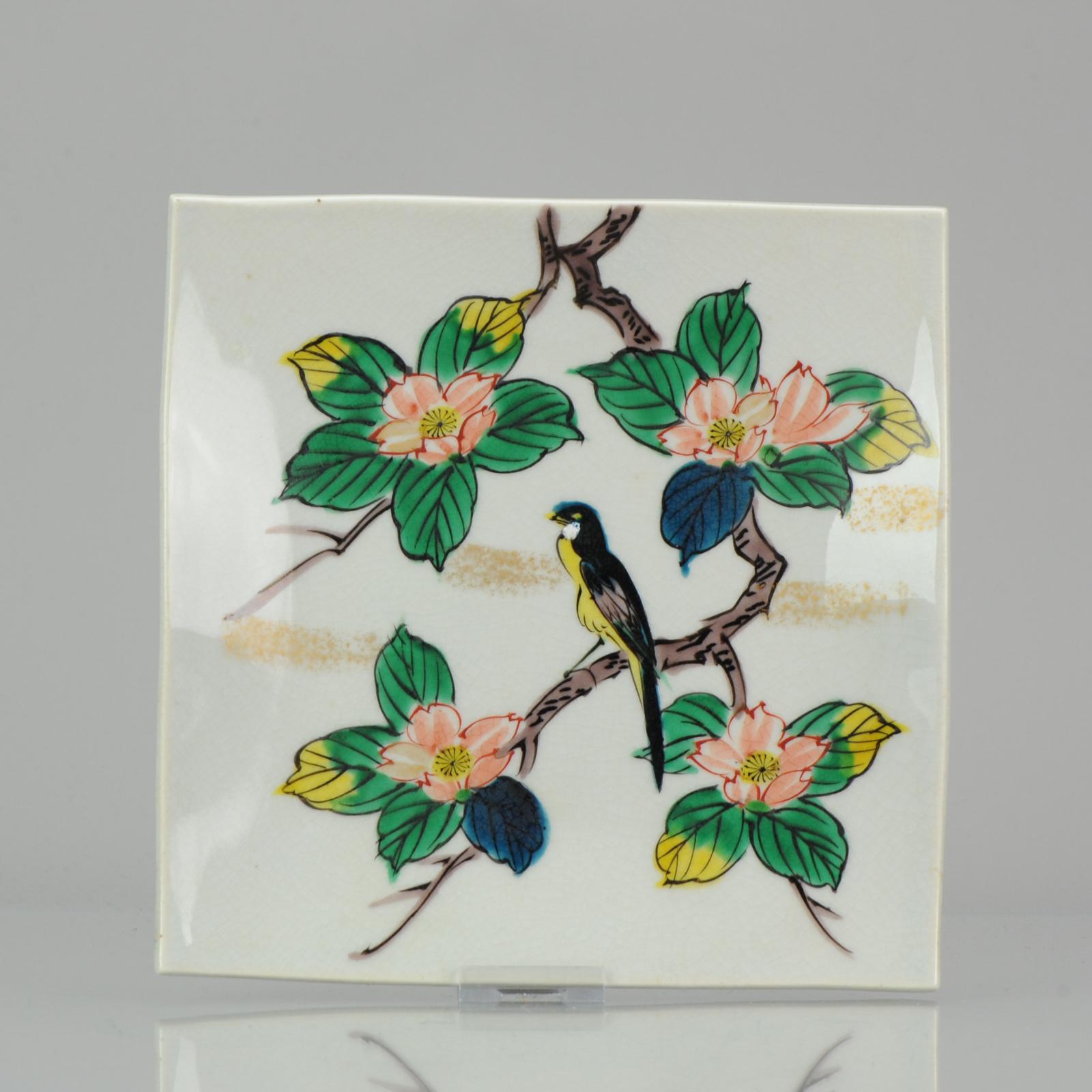 Showa period Japanese 20th Century Porcelain Kutani Bird Plate in Box In Good Condition For Sale In Amsterdam, Noord Holland