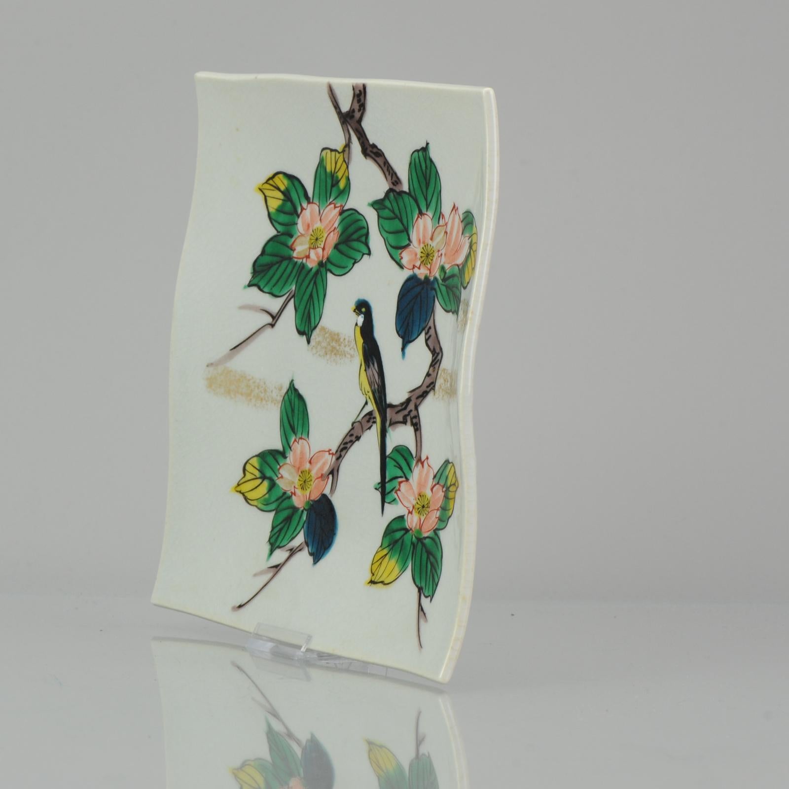Showa period Japanese 20th Century Porcelain Kutani Bird Plate in Box For Sale 4