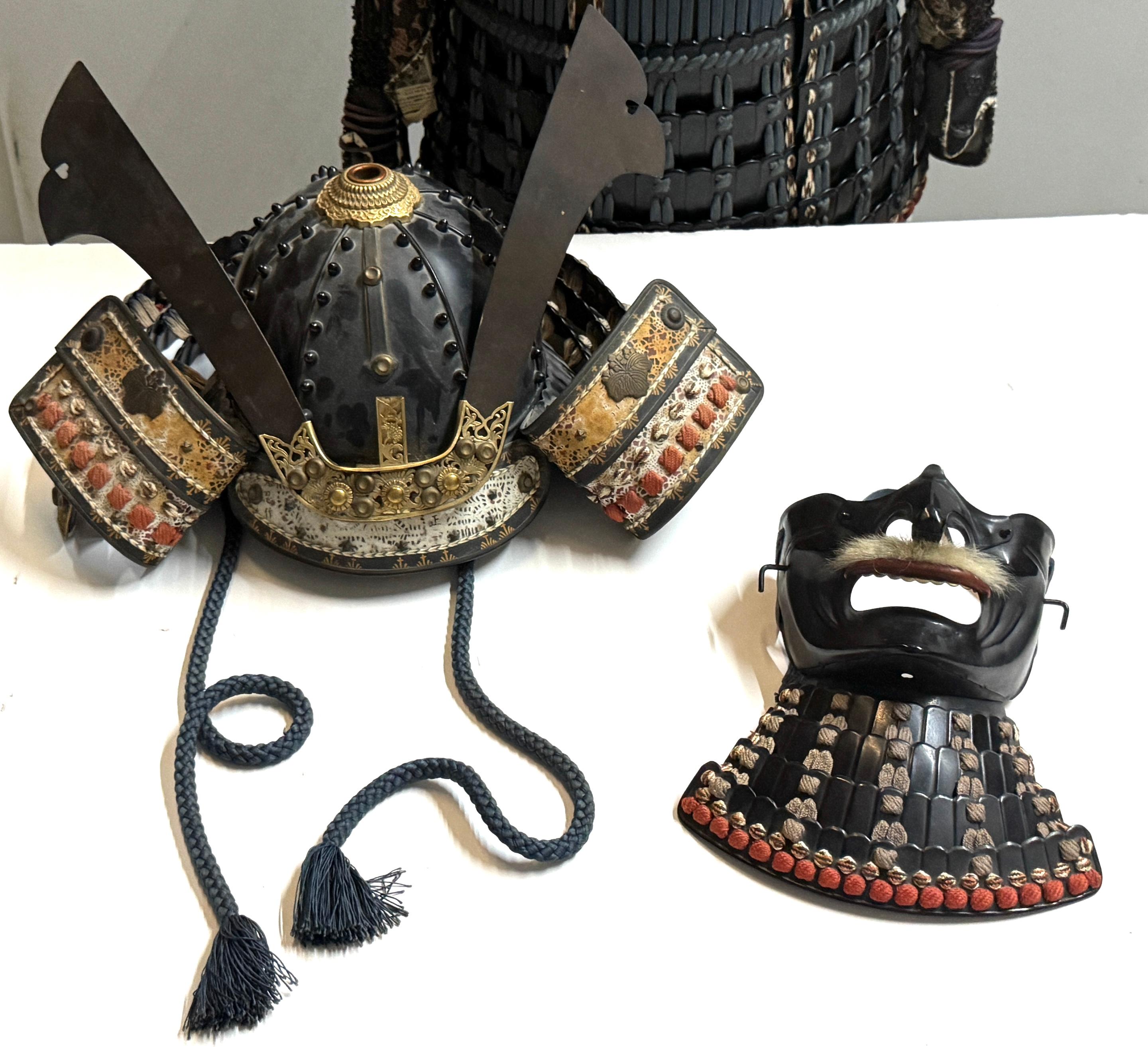 Showa-Period Japanese Samurai Armor (Yoroi), with Paulownia Crest, Post-WWII For Sale 8